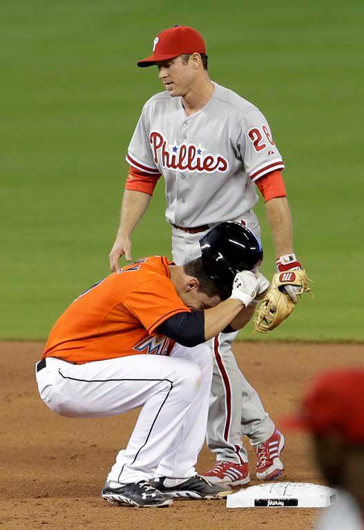 Roy Halladay earns 200th career win as Phillies beat Marlins, 2-1