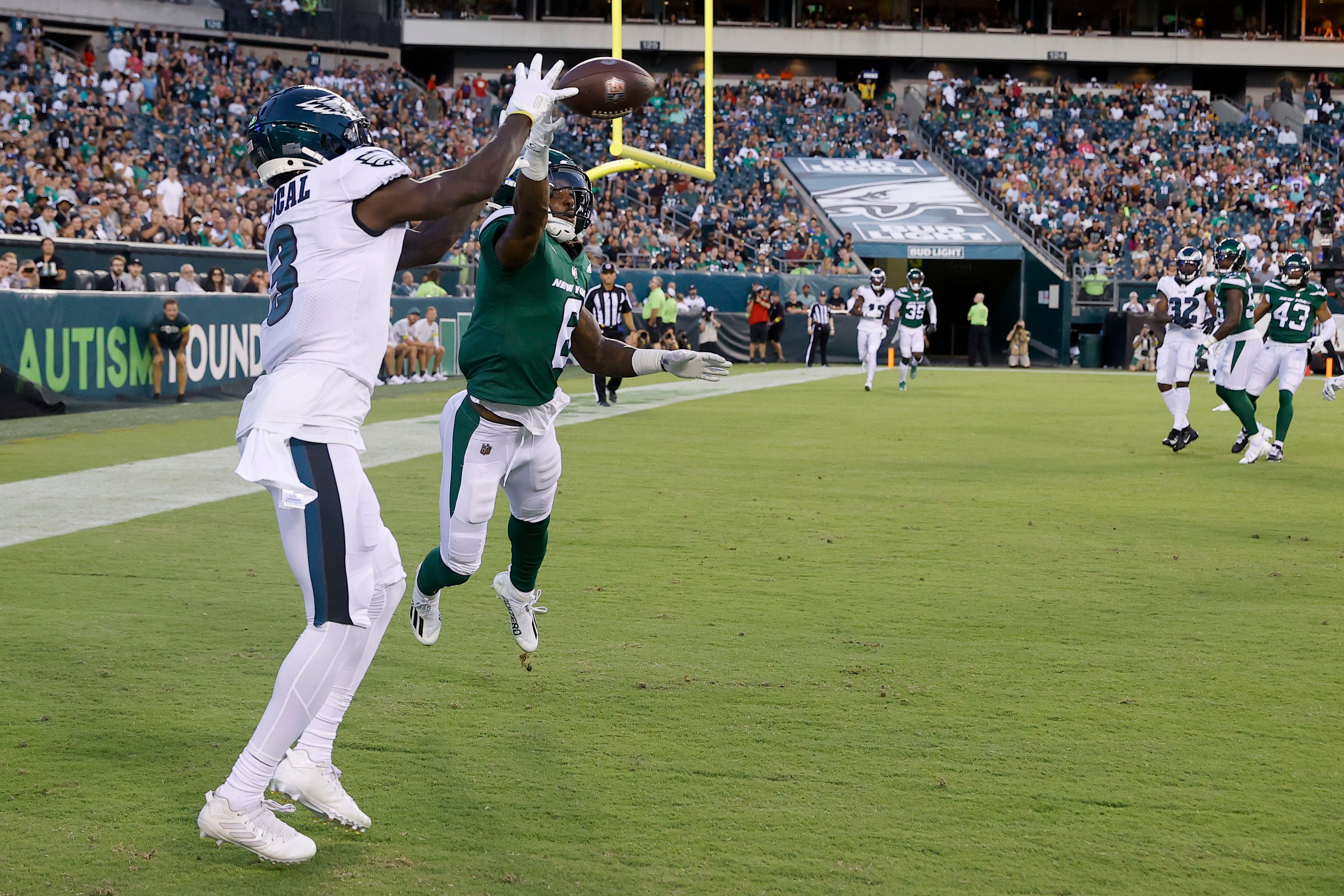 Philadelphia Eagles' Nakobe Dean (17) during the first half of an NFL  football game against the Arizona Cardinals, Sunday, Oct. 9, 2022, in  Glendale, Ariz. (AP Photo/Darryl Webb Stock Photo - Alamy