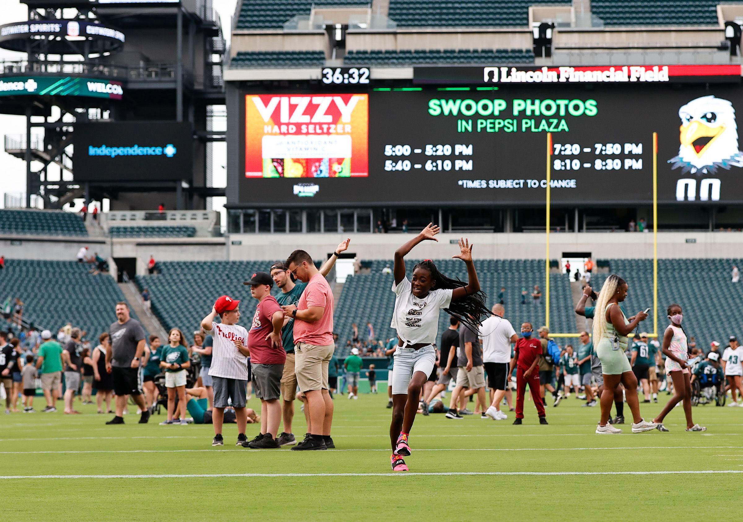 Eagles revisit their history with Franklin Field practice