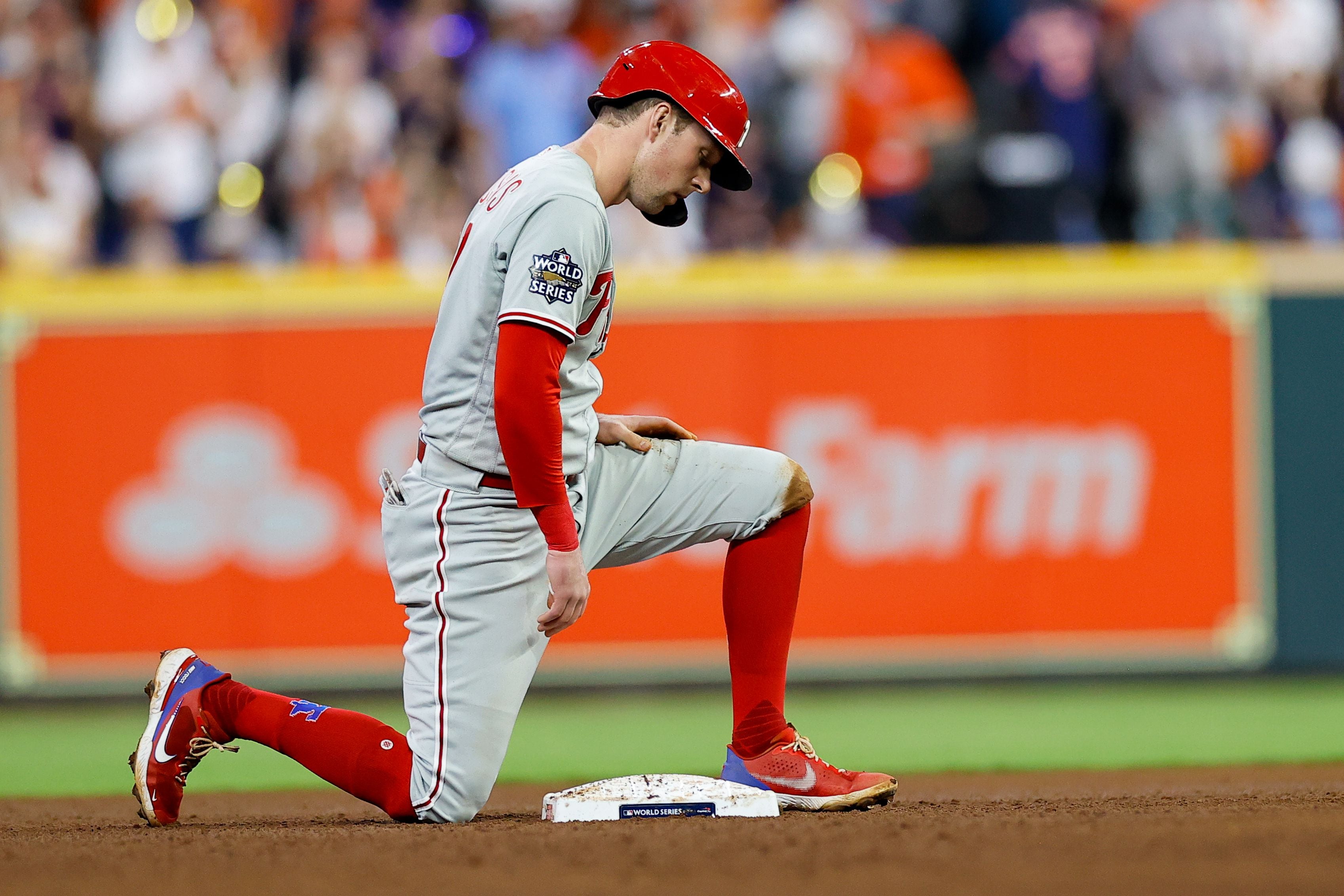 Instant observations: Phillies offense falls flat, Wheeler has costly  hiccup in Game 2 loss