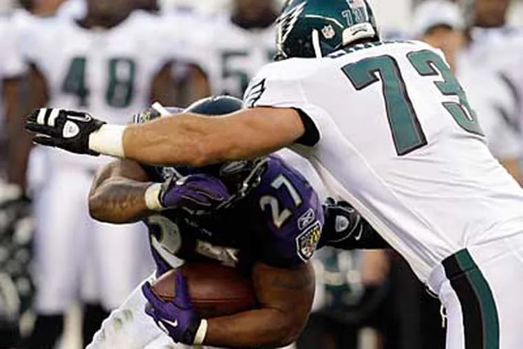 The Eagles re-signed Derek Landri (right) after placing Antonio Dixon on injured reserve. (David Maialetti/Staff Photographer)