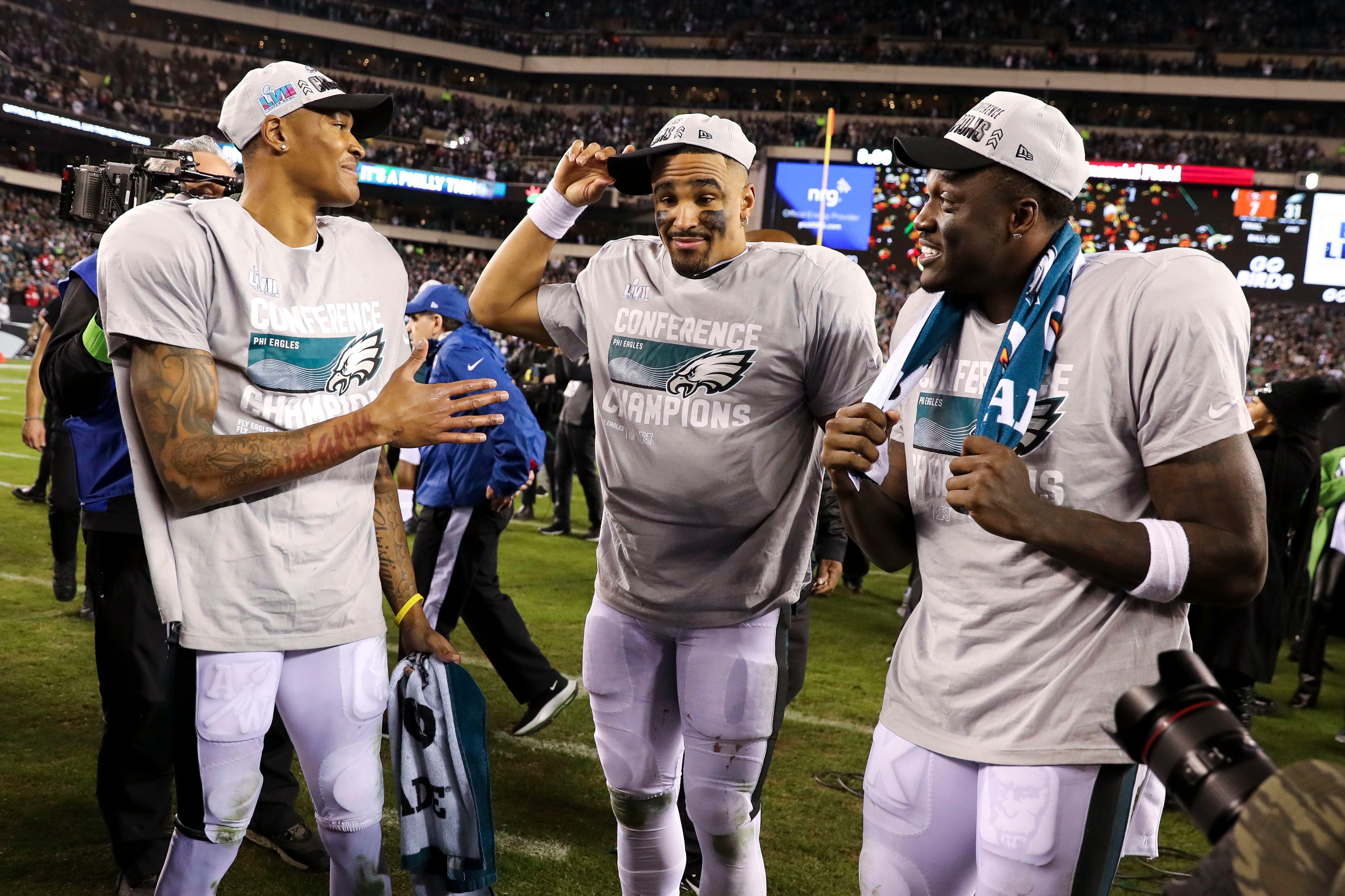 The one-hander!' DeVonta Smith's iconic fourth-down catch sparks the Eagles  into the Super Bowl