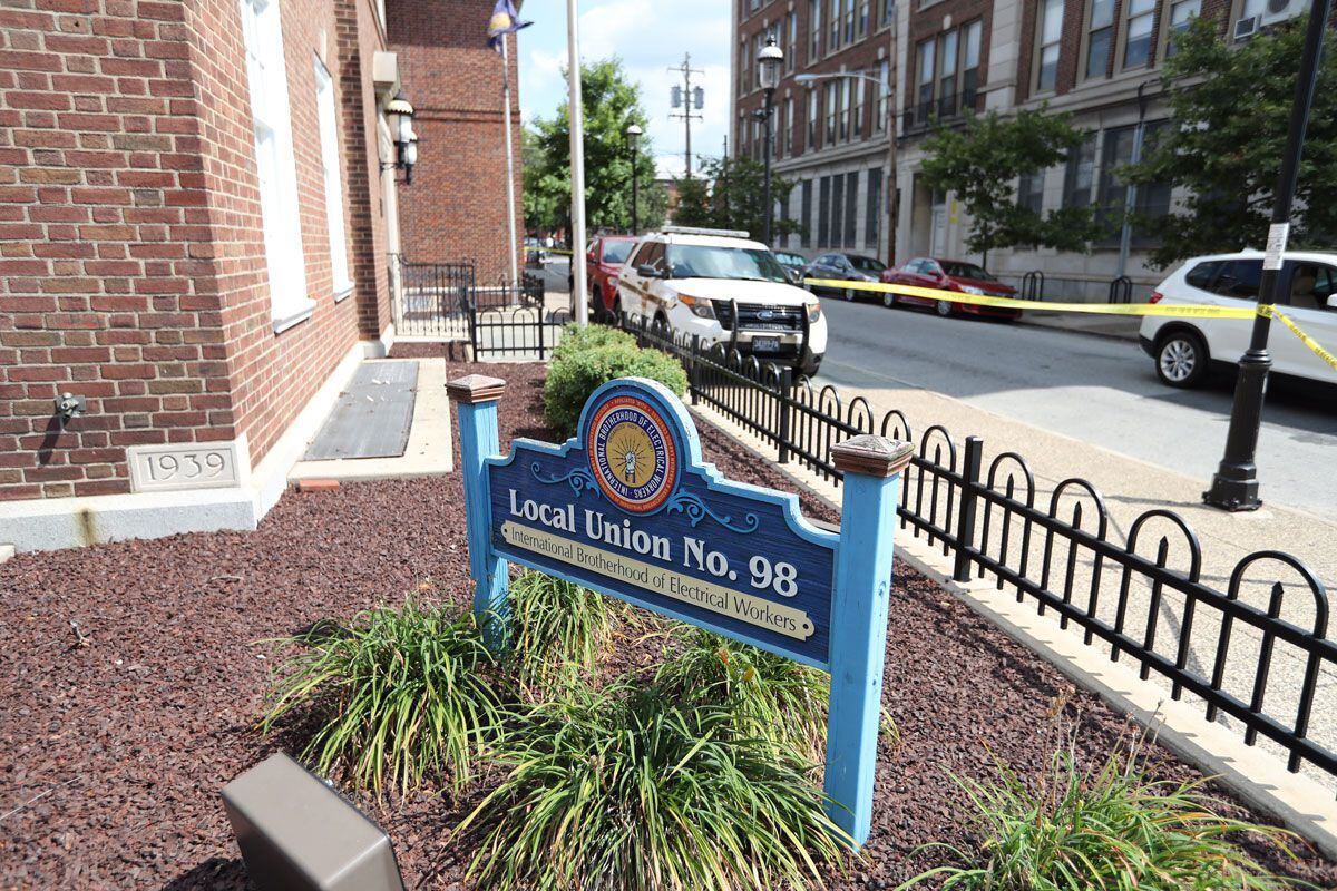 FBI agents raid IBEW Local 98 Philadelphia offices