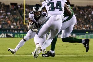 Eagles vs. Jets score: Jalen Hurts shines, but New York rallies to win  despite losing Zach Wilson to an injury 