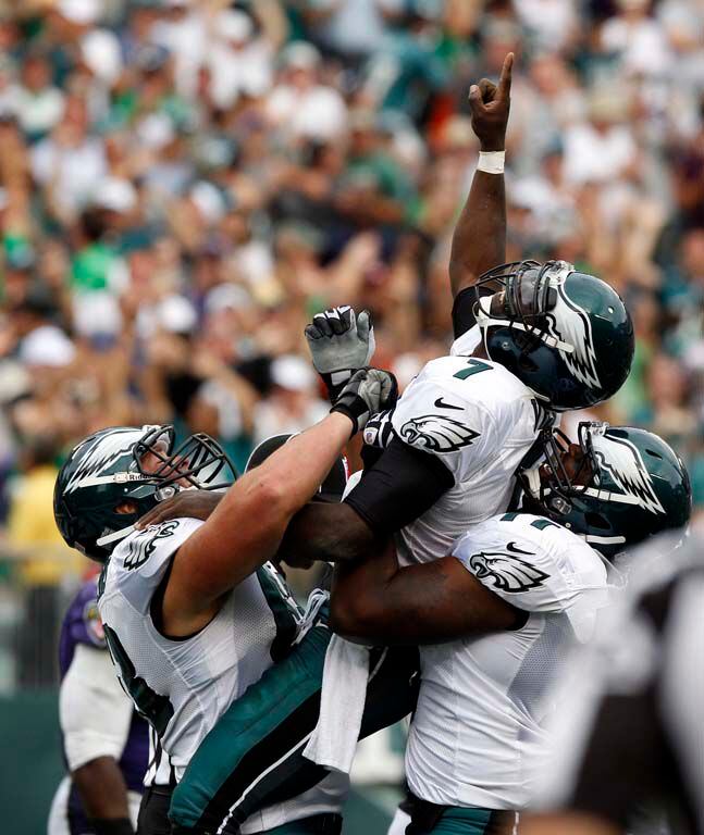 Michael Vick unleashes Eagles offense in victory over Jaguars