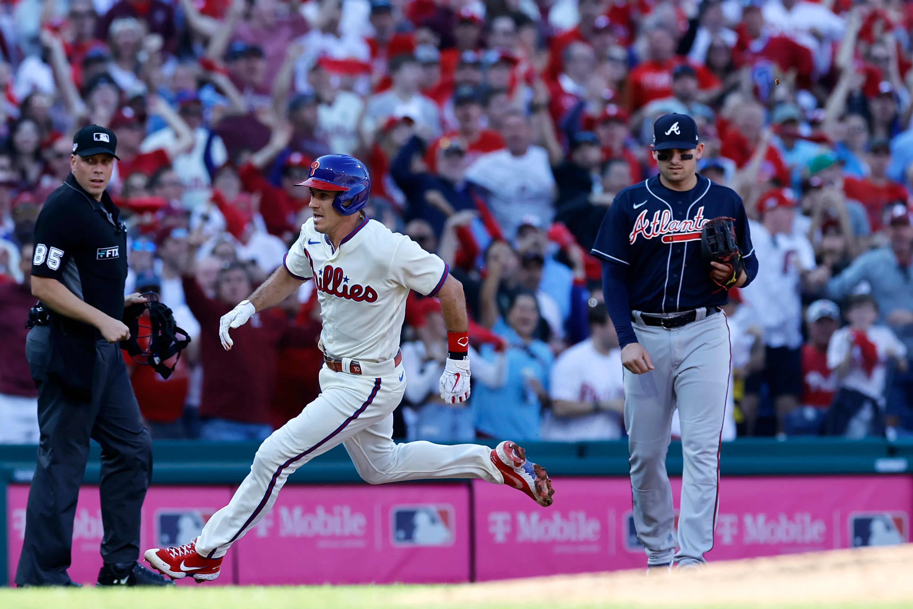 Wheeler twirls gem to lead Phillies past Padres in Game 1 of NLCS