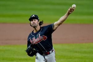 Report: Former Phillies pitcher Cole Hamels agrees to deal with rival Braves