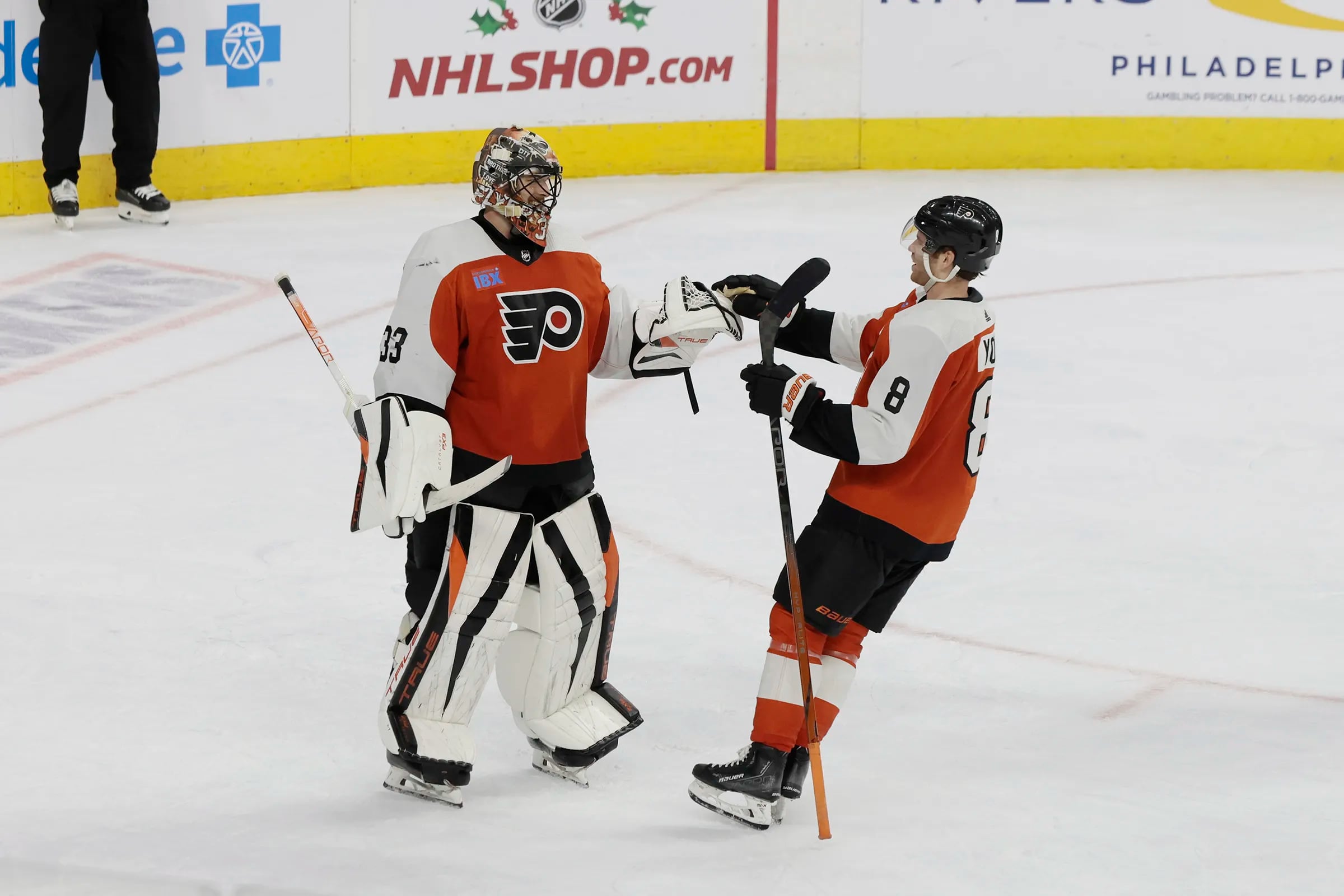 Ersson makes 33 saves, Flyers shut out Red Wings