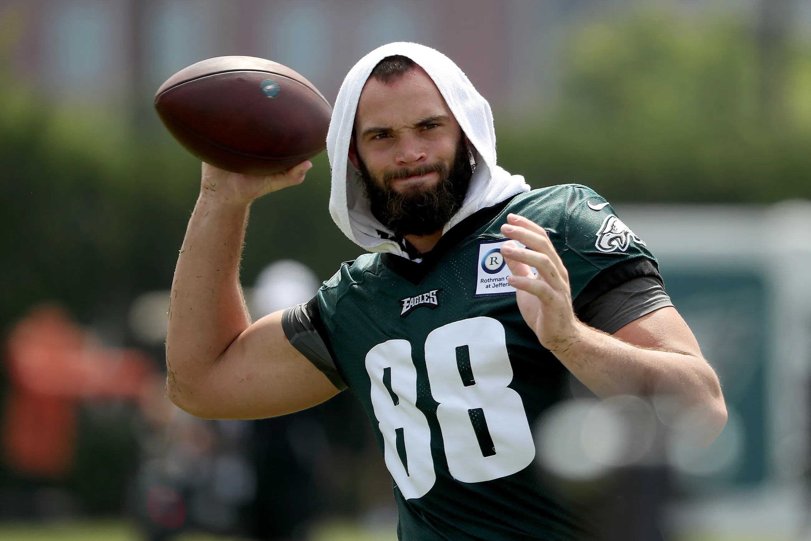Eagles' run game dealt big blow with injury to tight end Dallas