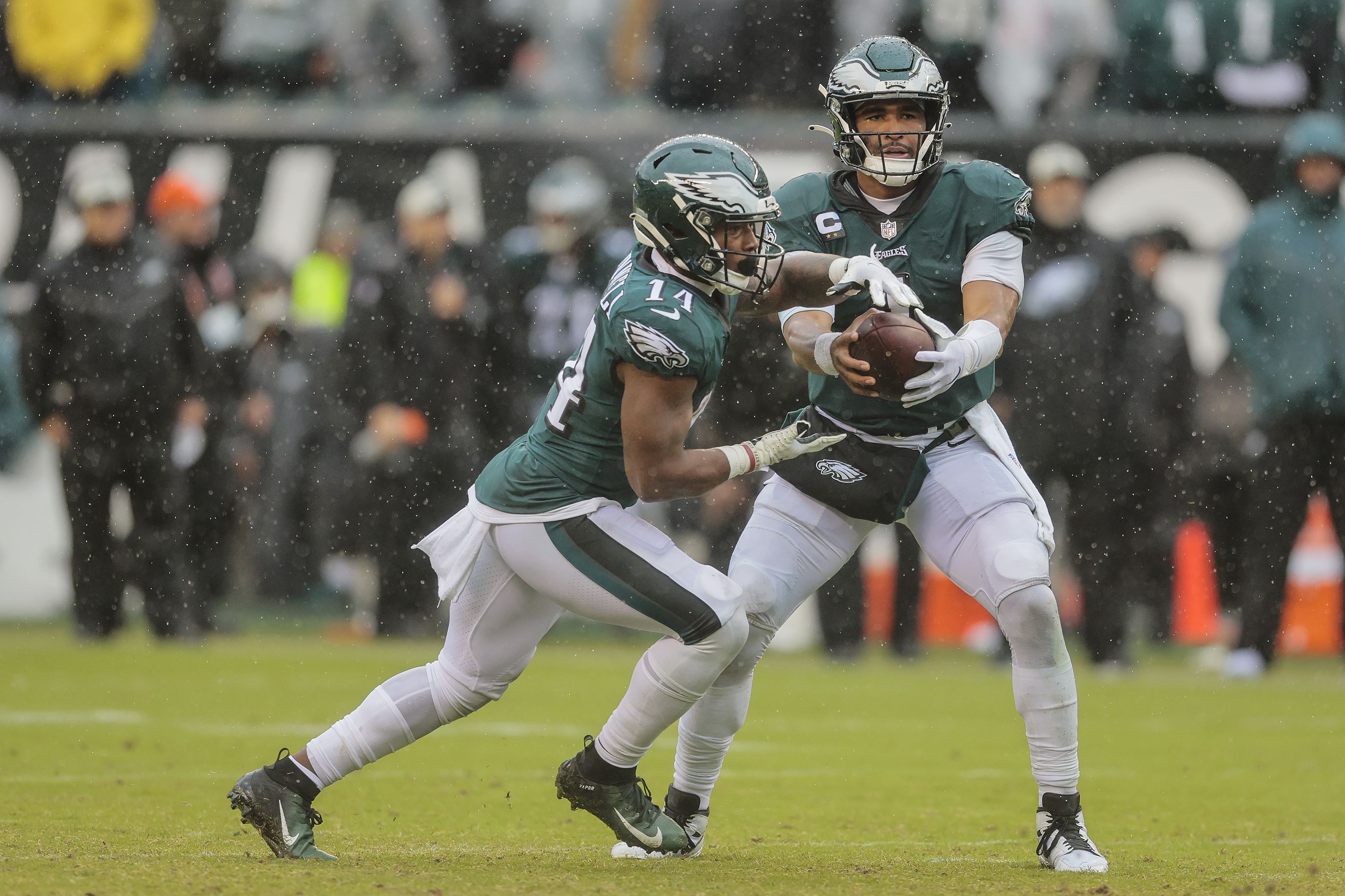 Philadelphia Eagles injury report: 3 players questionable at Cardinals;  Maddox, Driscoll placed on injured reserve 