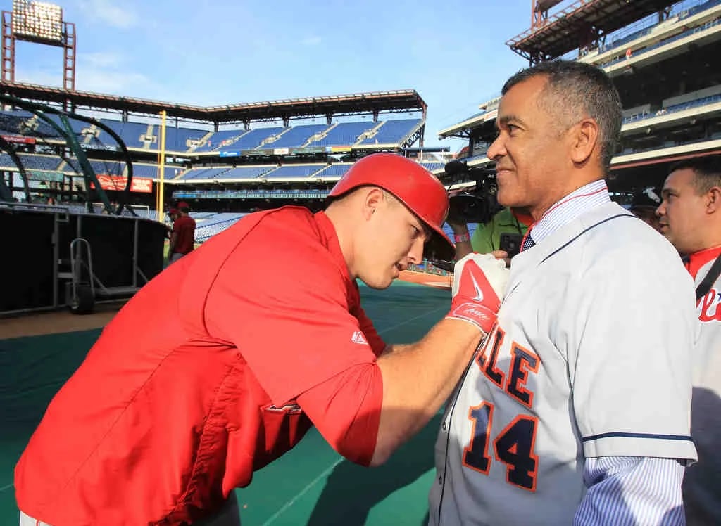 Mike Trout visits Millville Angels during fundraiser 