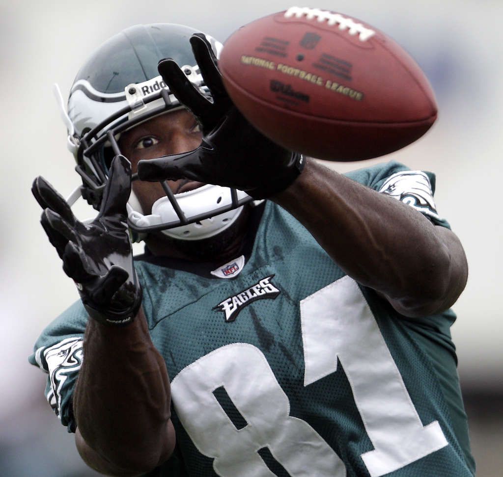 Eagles release Avant, a veteran leader at receiver