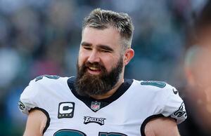 Jason Kelce signed Eagles contract extension at UPS store - Sports