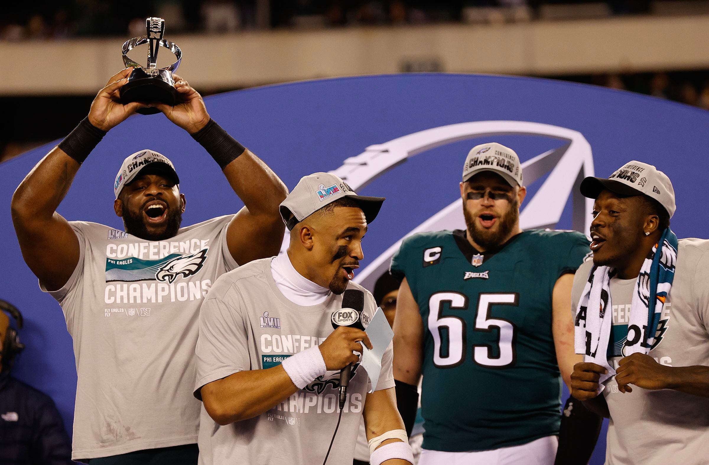 Fletcher Cox's 'Golden Girls' Look Ahead Of Super Bowl LVII Goes Viral