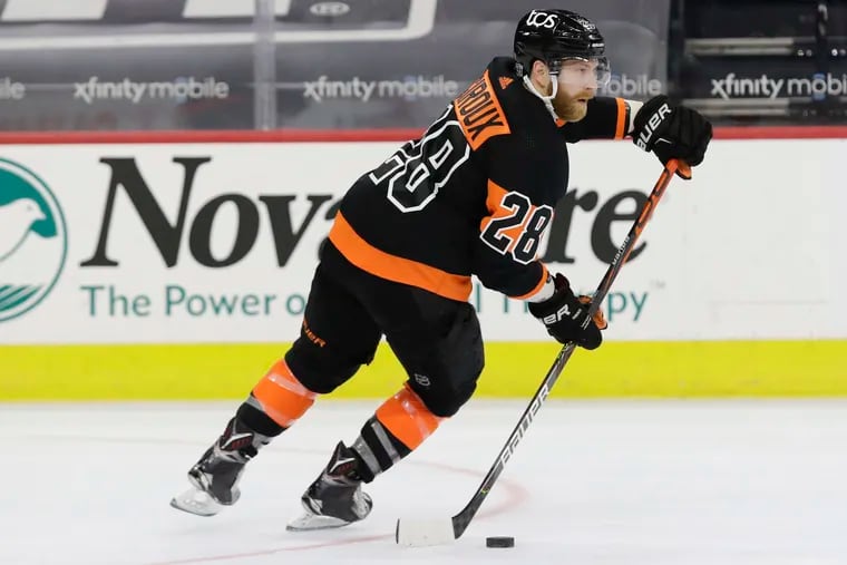 Claude Giroux models his Philadelphia Flyers captaincy after Mike