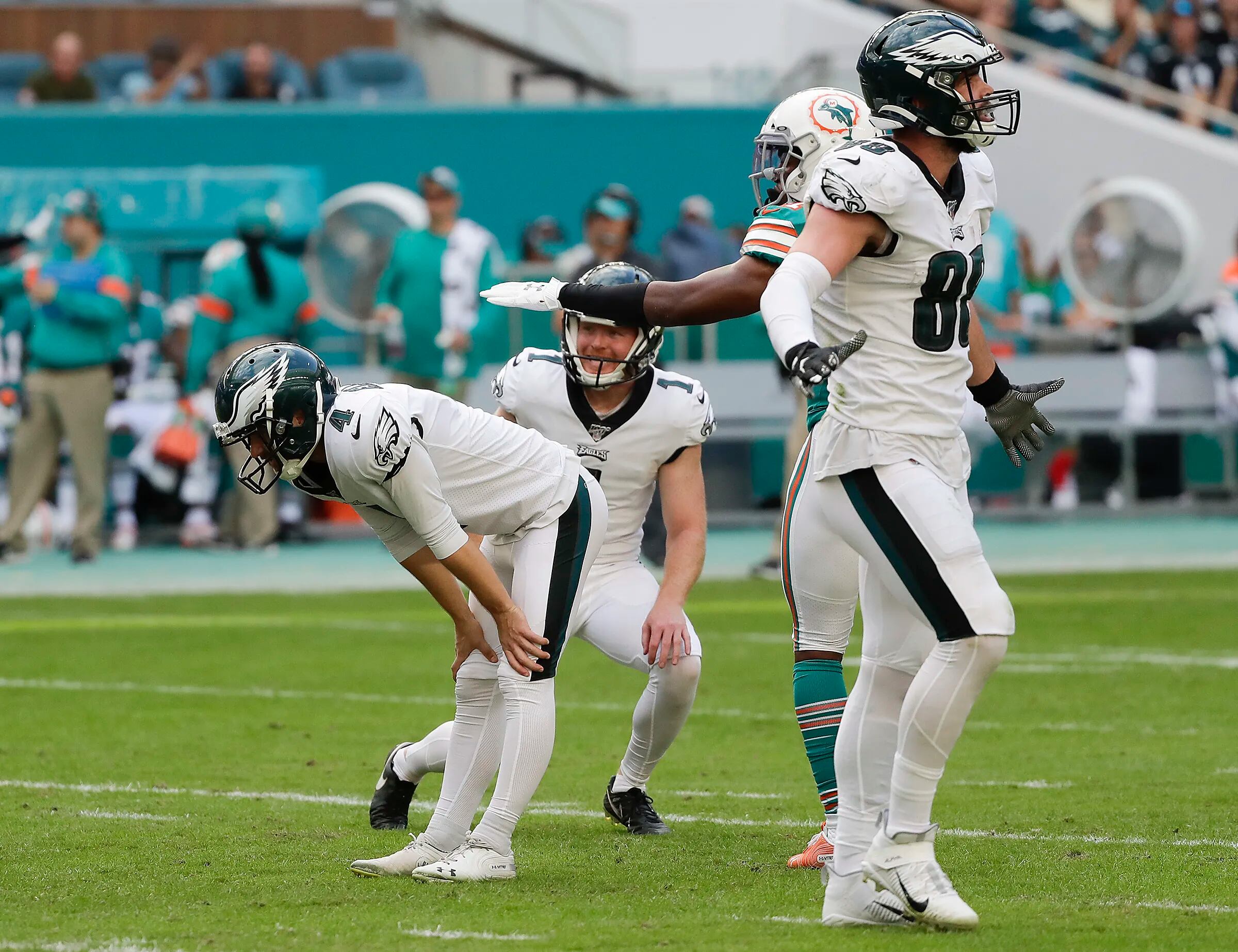 Miami Dolphins, 37, Philadelphia Eagles, 31 — NFL, Week 13