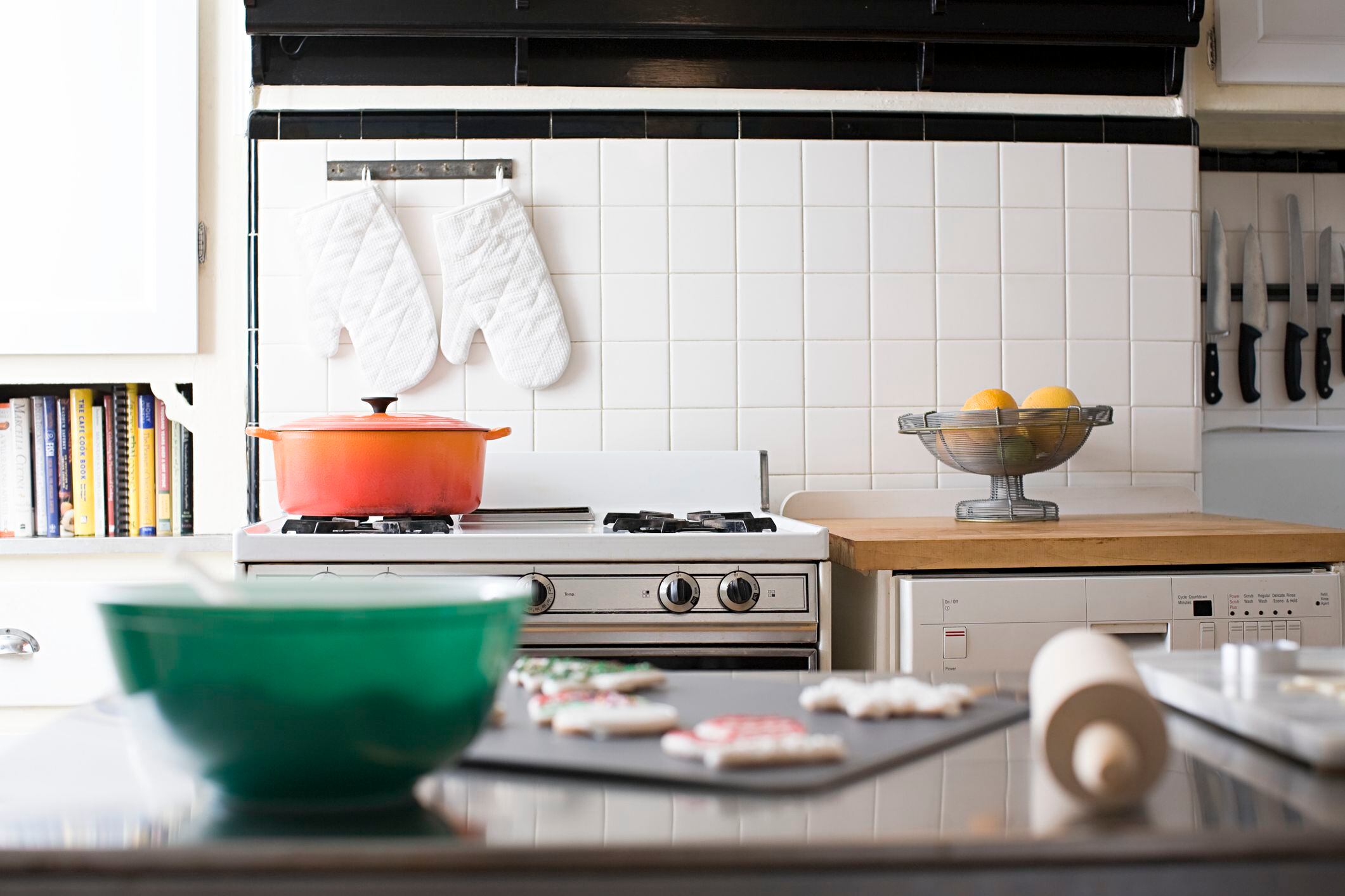 Good Cook Kitchen Pan Scraper Reach Tight Corners in Pots, Pans