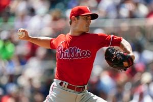 David Robertson Gets his First Phillies Save Wearing Blue Cubs Cleats -  Crossing Broad