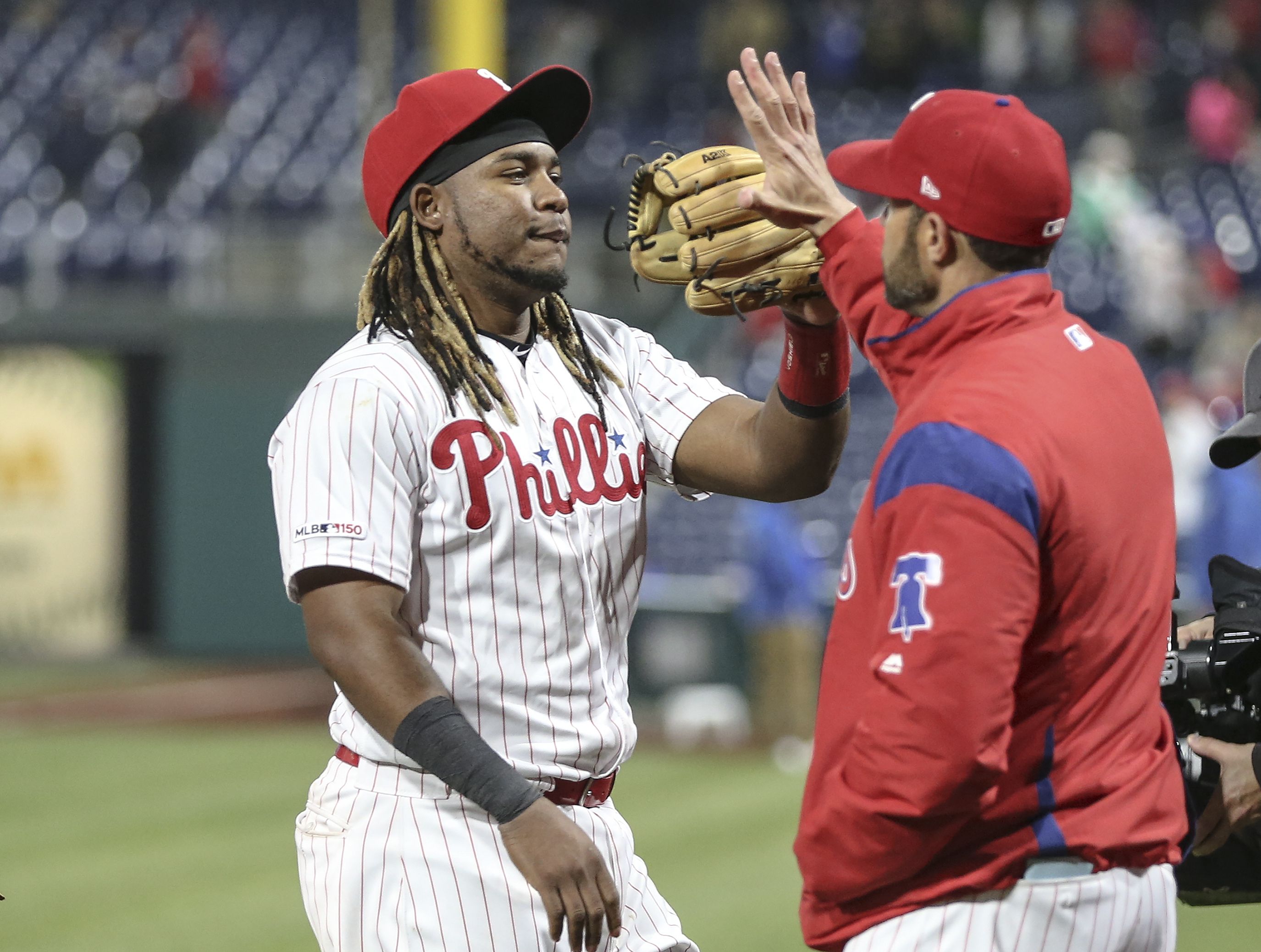 Rhys Hoskins Sprays Line Drives to All Fields in Batting Practice