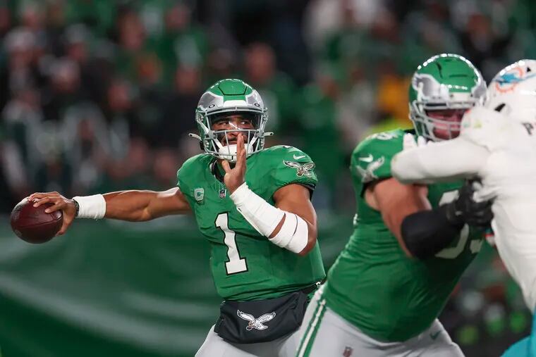 Eagles quarterback Jalen Hurts passing against the Miami Dolphins at Lincoln Financial Field on Sunday.