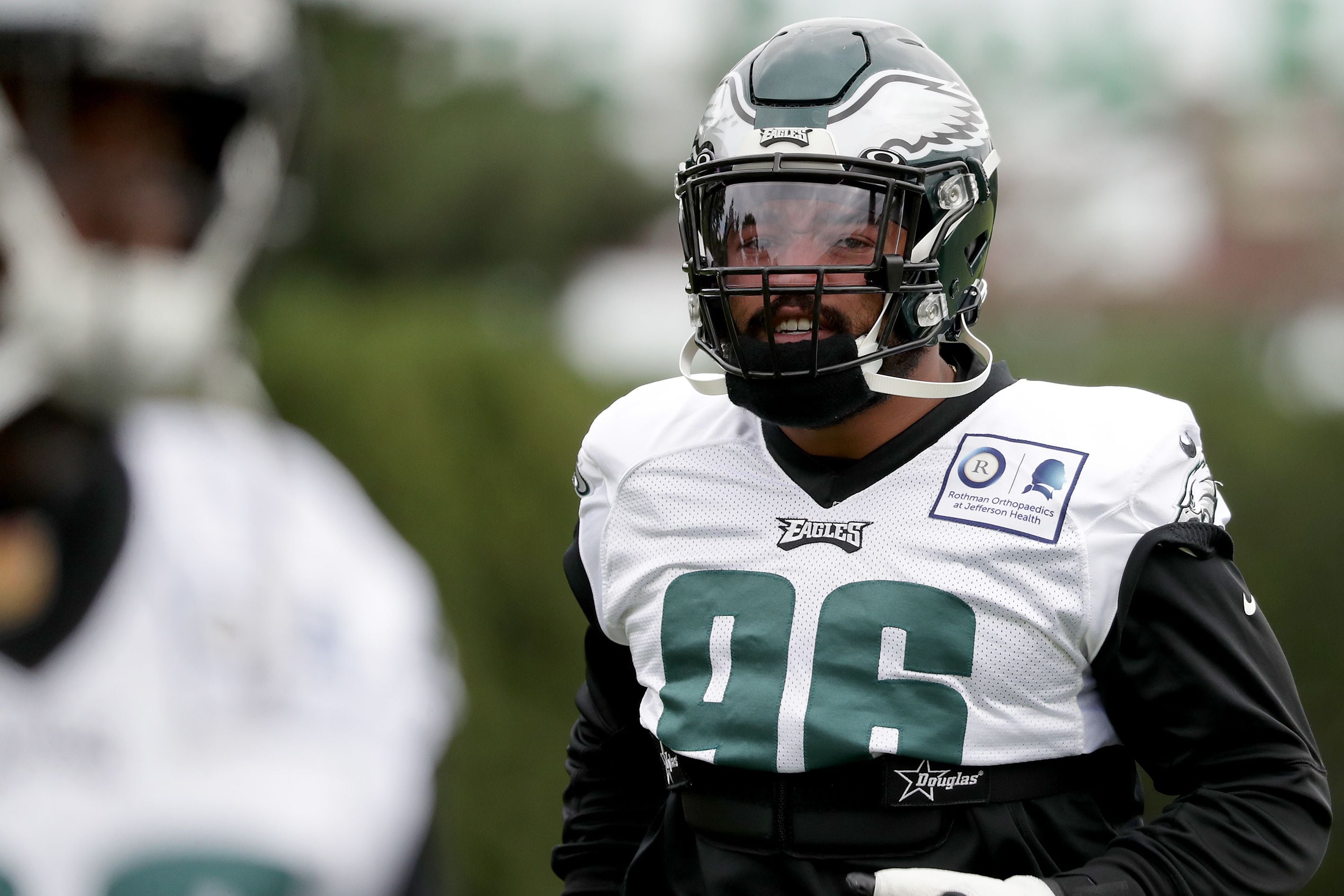 What the Eagles should do at defensive end: Derek Barnett decision