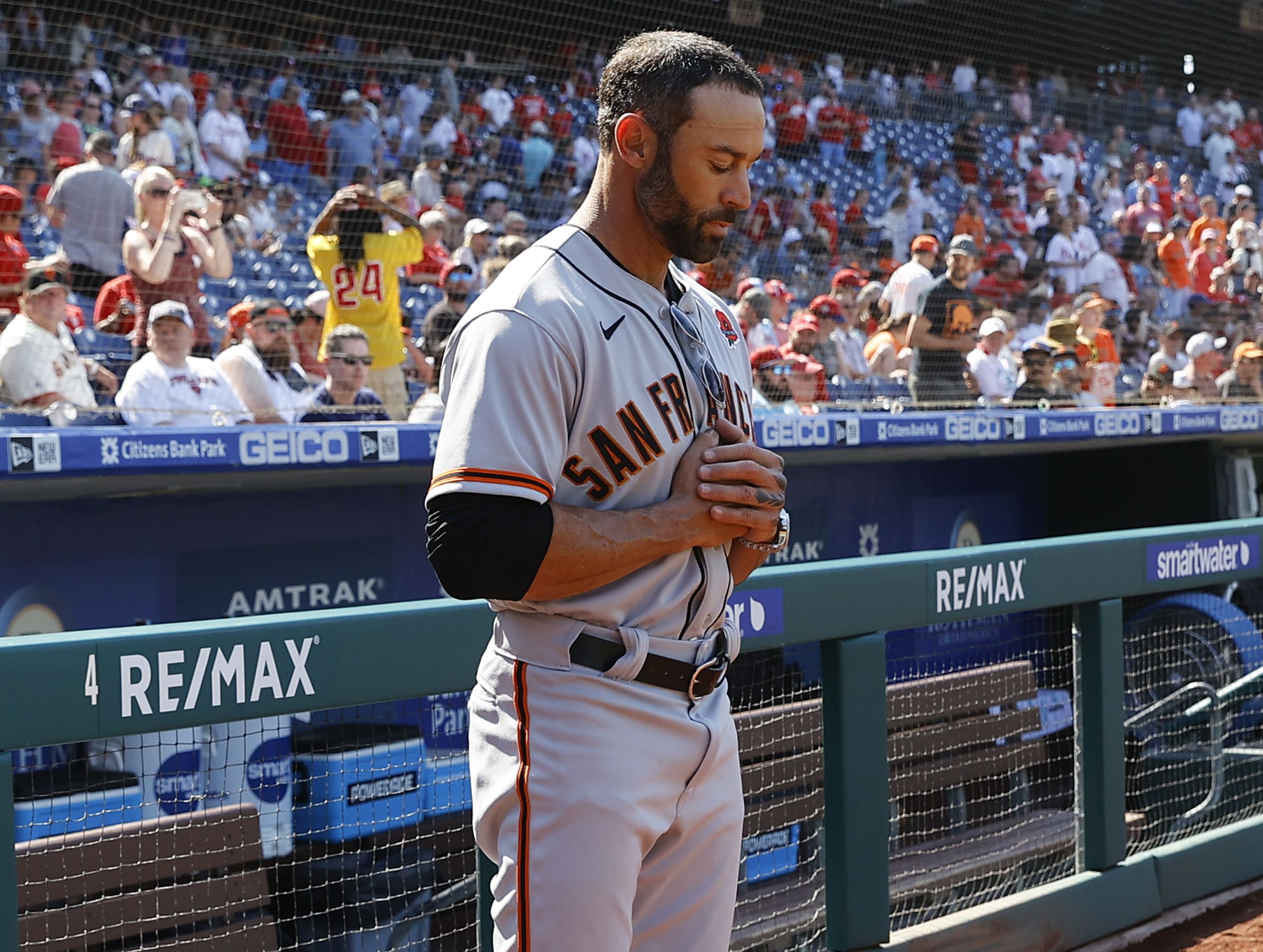 San Francisco Giants' Gabe Kapler stays in clubhouse for national anthem a  day after pausing protest for Memorial Day holiday - ESPN
