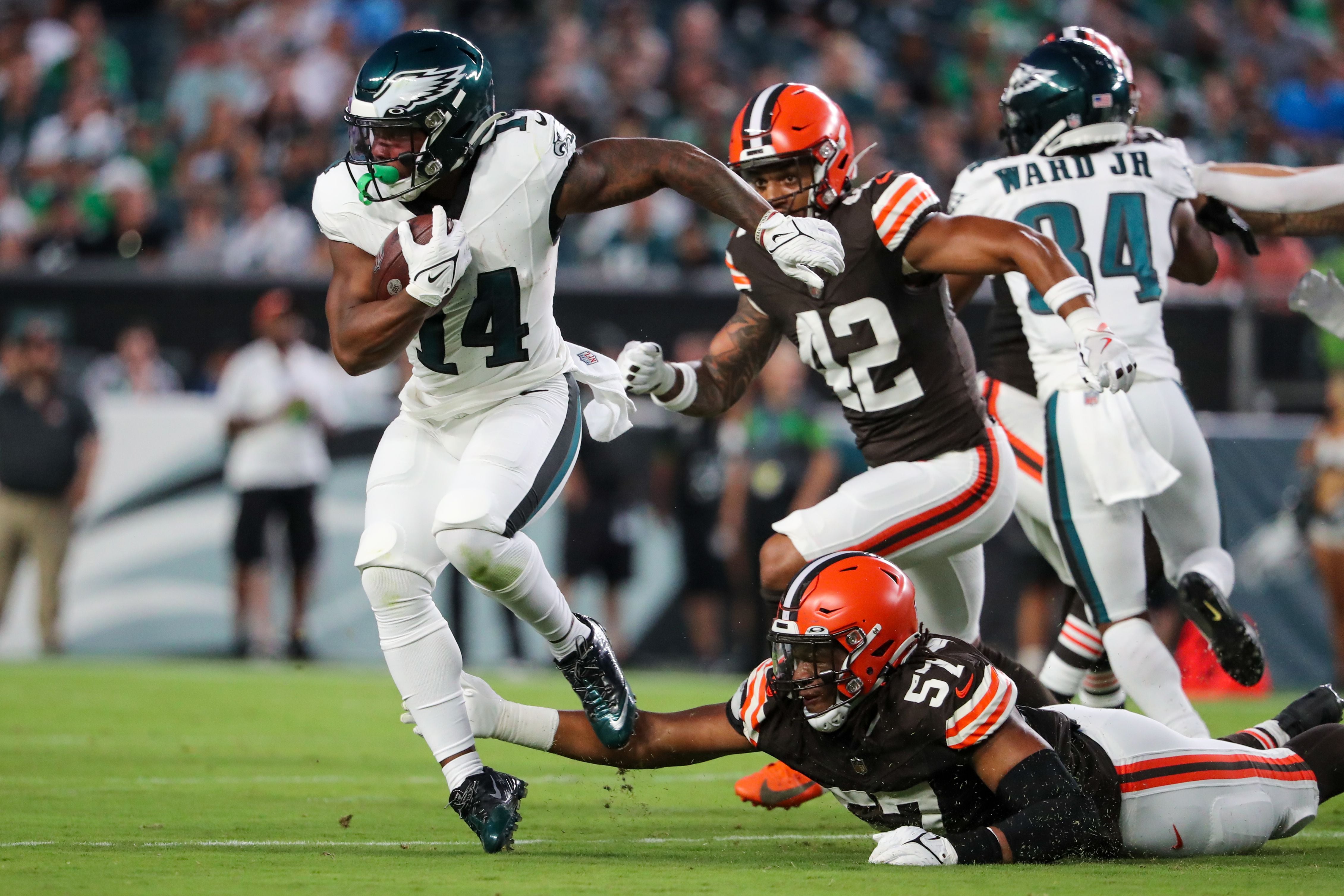 Eagles' Nakobe Dean establishes presence in preseason debut: 'That's why we  drafted him' 