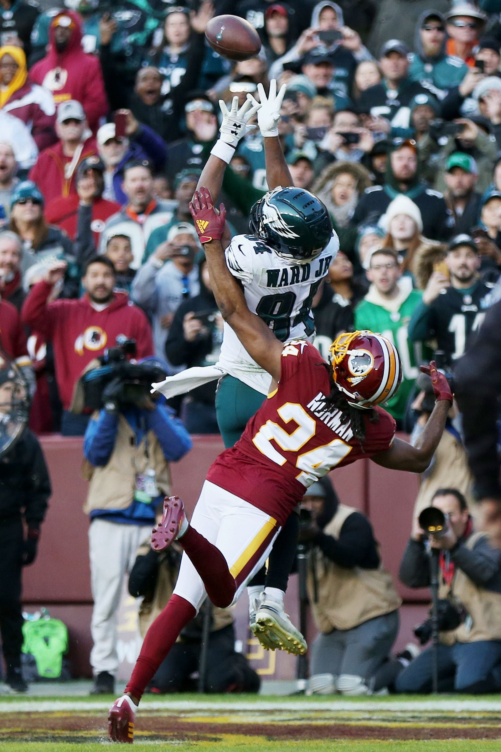 Washington Redskins wide receiver DeSean Jackson (11) carries the ball  after making a catch in the third quarter against the Dallas Cowboys at  FedEx Field in Landover, Maryland on Sunday, December 28