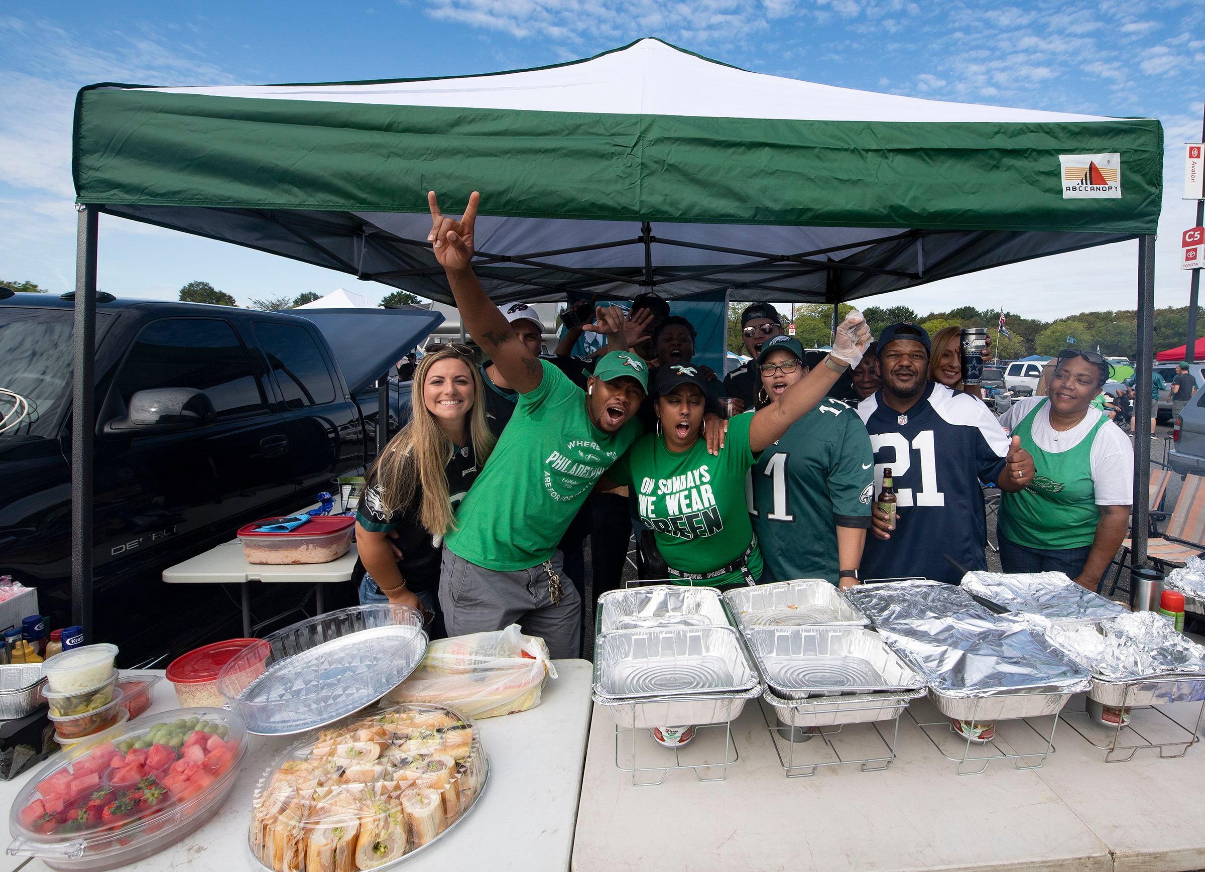 i need a tailgate immediately. also whats good with the dust in my car, philadelphiaeagles