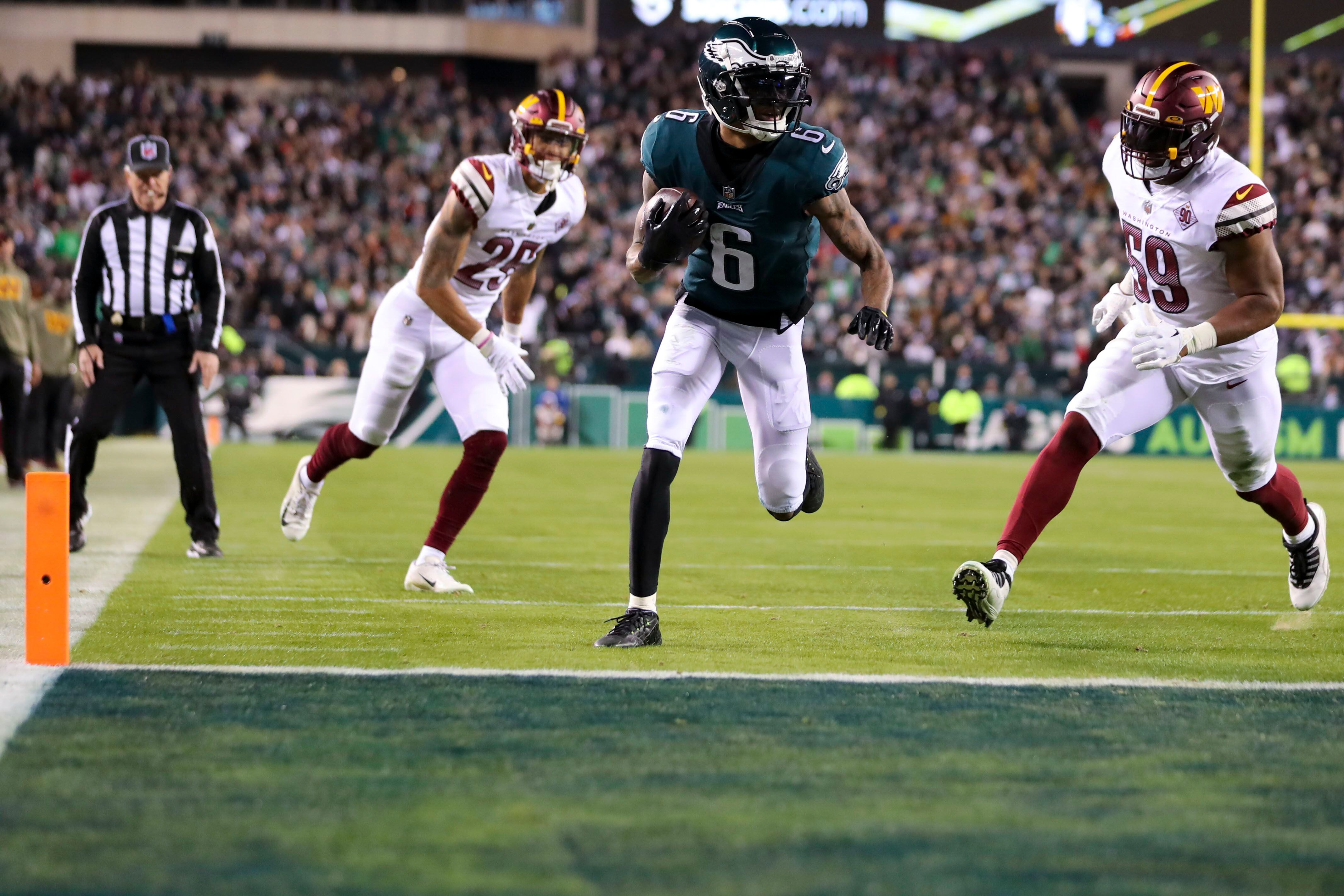 DeVonta Smith's TD catch gives the Eagles a 14-0 lead vs. Giants