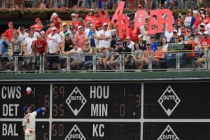 Bryce Harper stands up to heckler in awkward, viral video