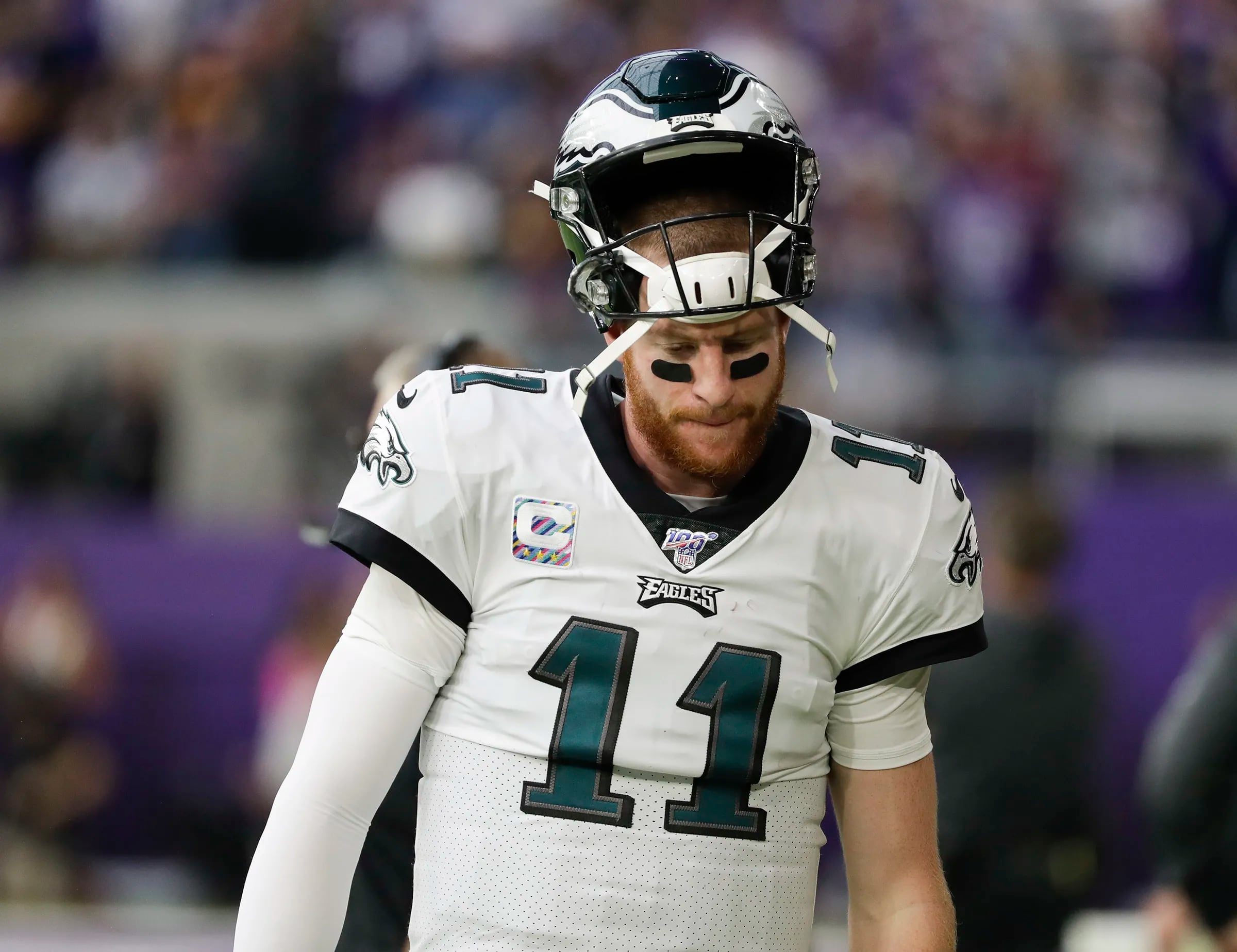 Helmet Stalker on X: Eagles QB Carson Wentz green dot(designating helmet  with speakers inside) has been placed off center. Since being introduced in  the league, the green dot has been centered on