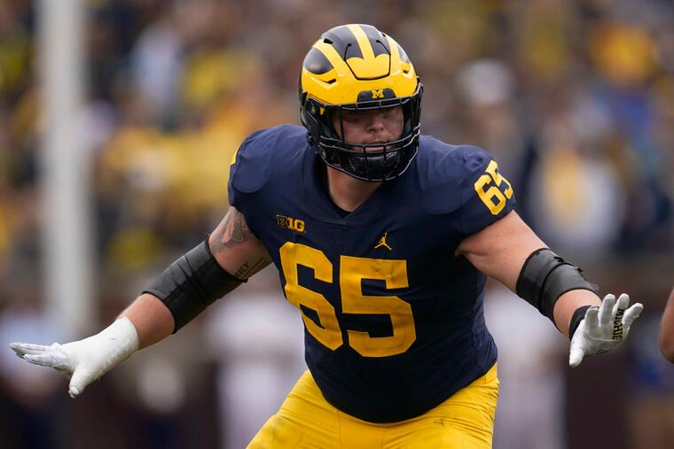 Michigan offensive lineman Zak Zinter will meet with the Eagles.