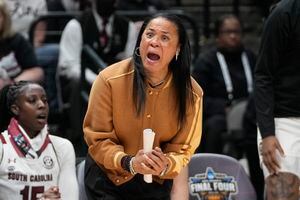 Philly gives Dawn Staley homecoming to remember – Delco Times