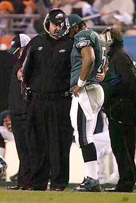 28 December 2008 - Donovan McNabb (5) of the Philadelphia Eagles runs  during the Eagles 44-6 win over the Dallas Cowboys at Lincoln Financial  Field in Philadelphia, Pennsylvania. (Icon Sportswire via AP Images Stock  Photo - Alamy