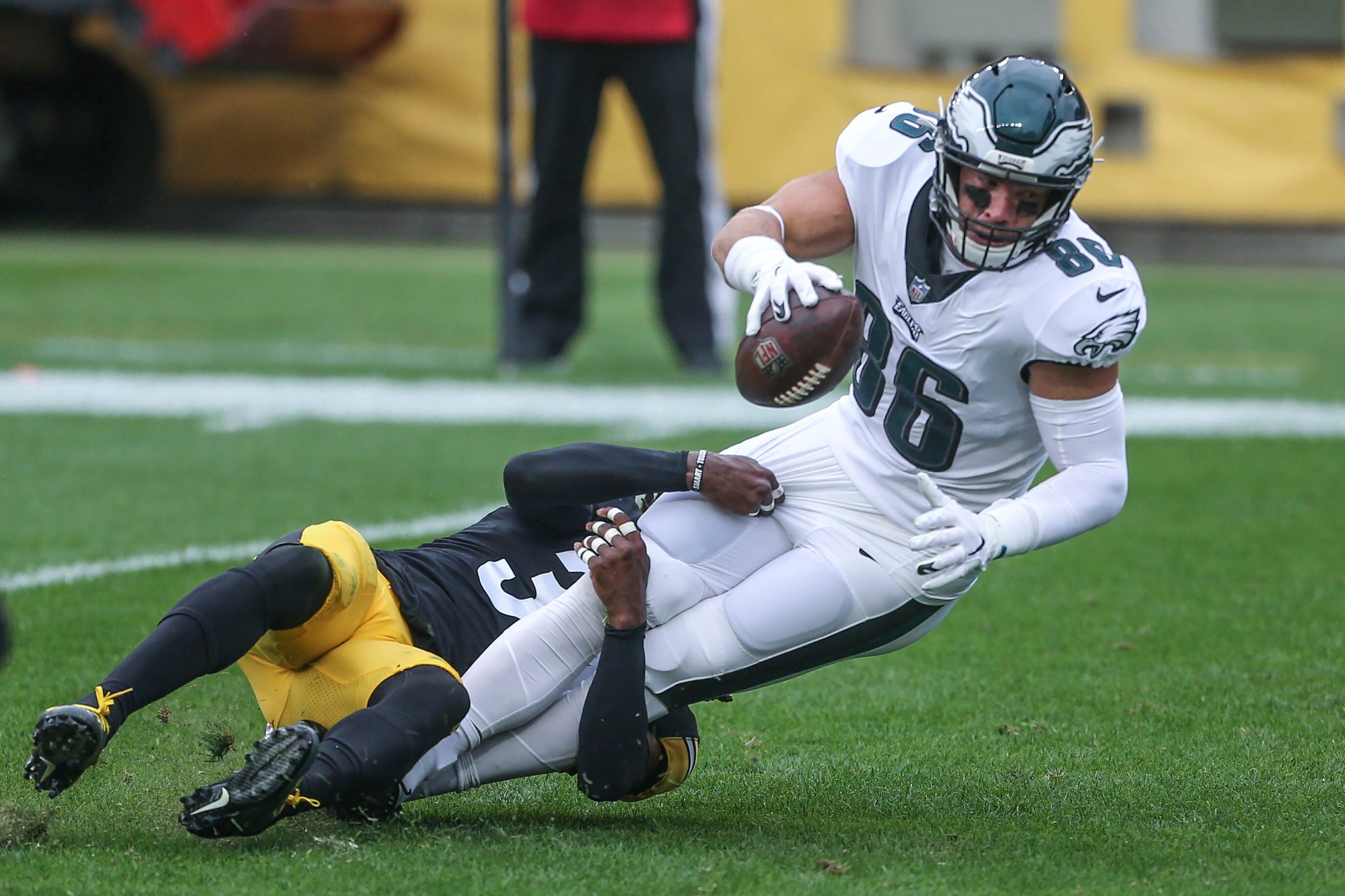 Rookie WR Claypool scores 4 TDs, Steelers top Eagles 38-29 - WHYY