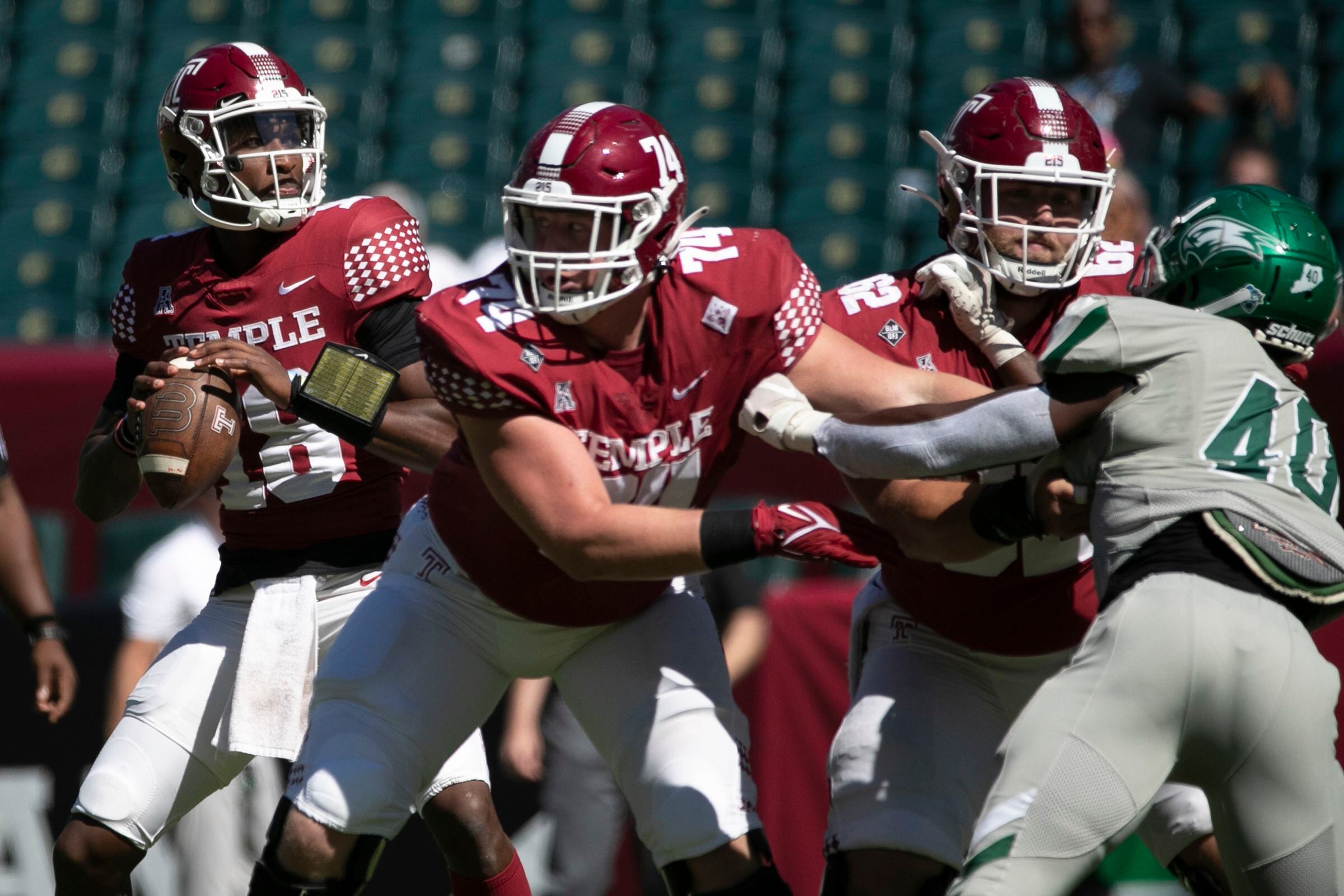Temple rebounds from loss to smash Wagner, 41-7