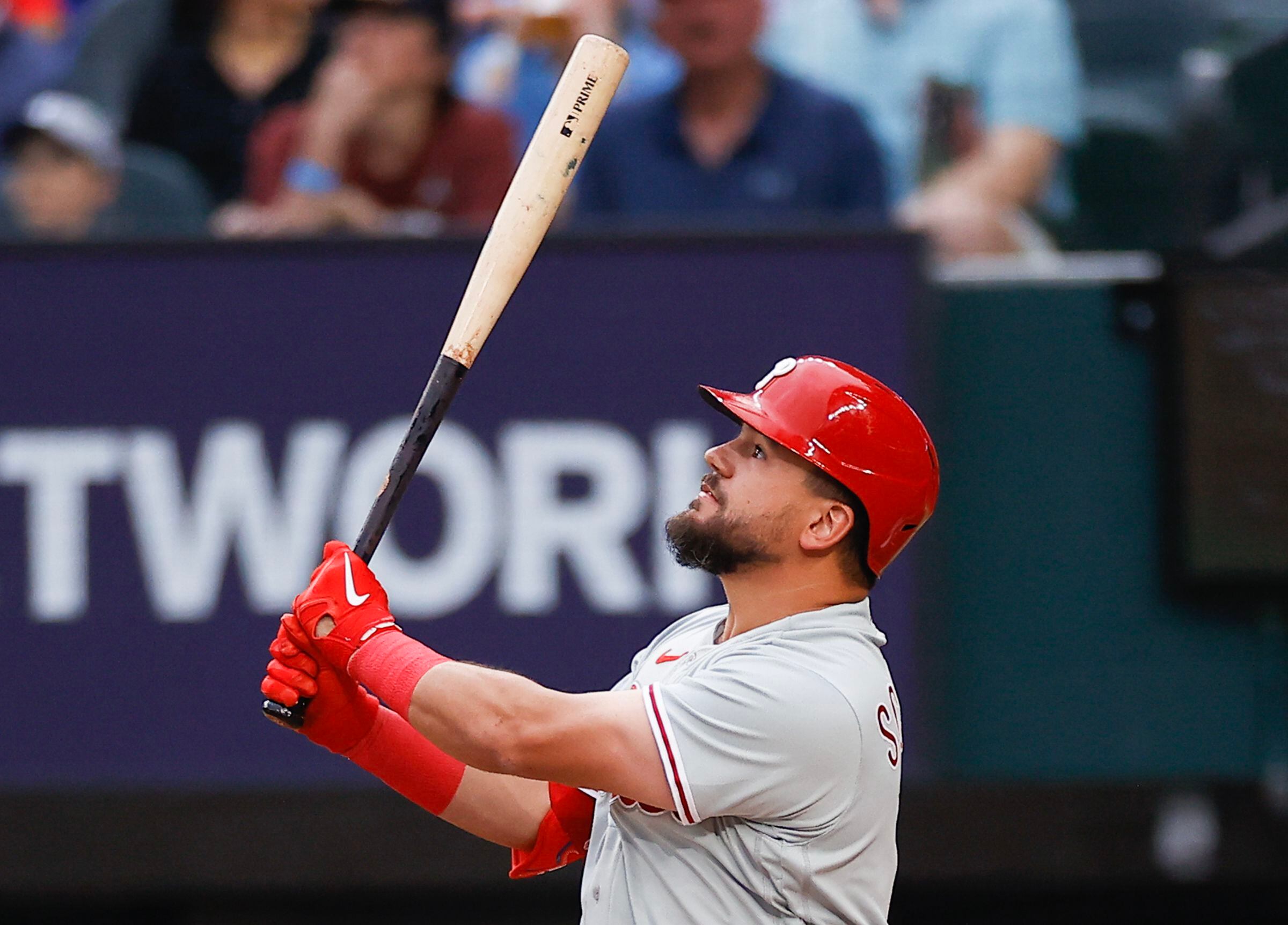 Cubs' Kyle Schwarber draws attention for his throwing arm in left field