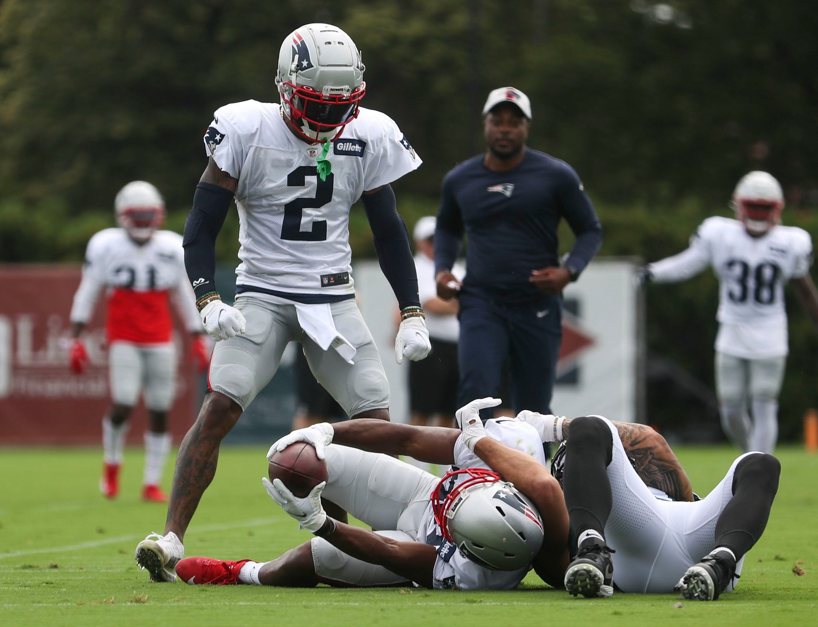 Patriots-Eagles joint practice: Pats thumped in Philly, Cam Newton