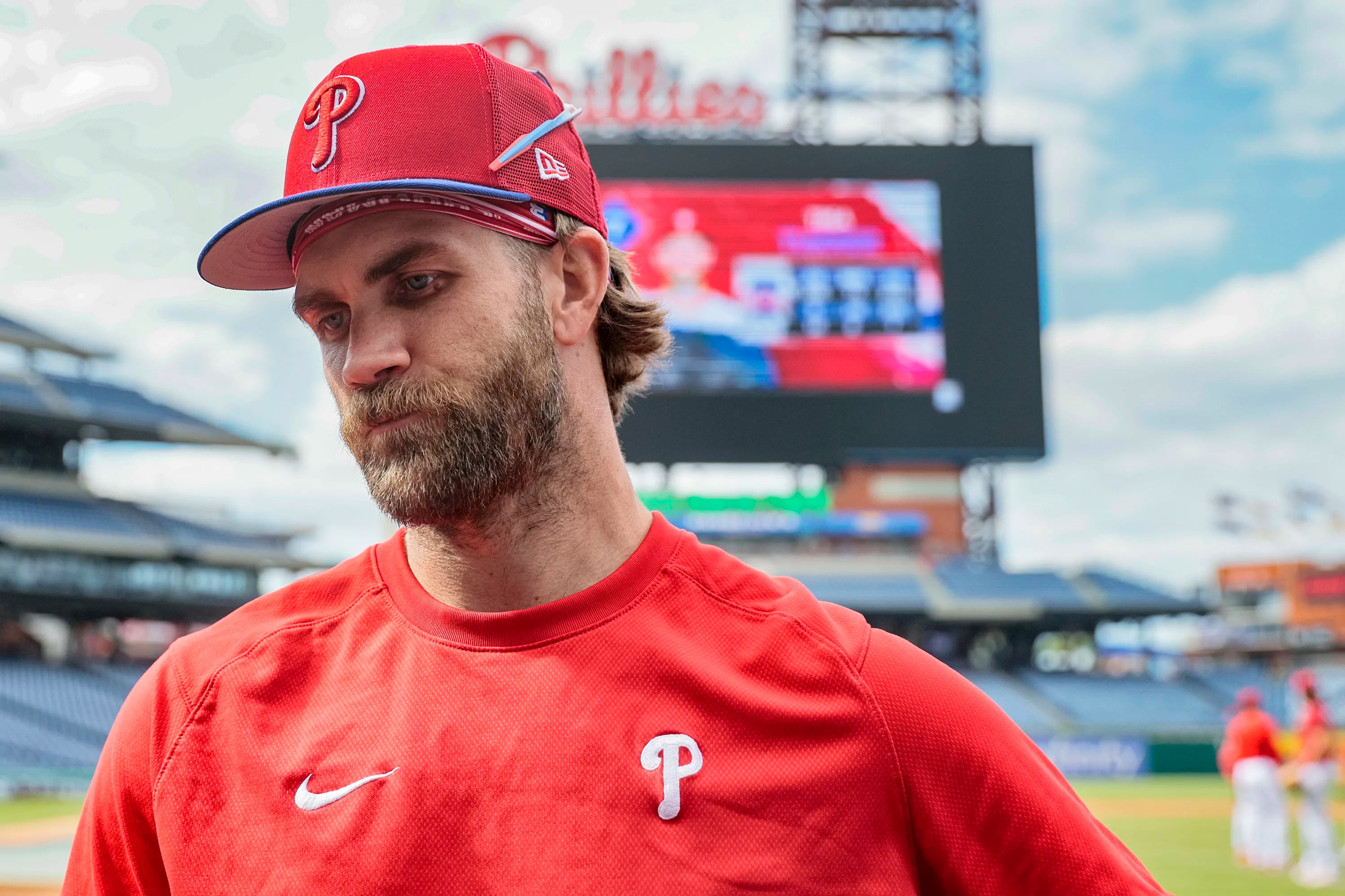 Bryce Harper returns to the Phillies' lineup after missing 1 game