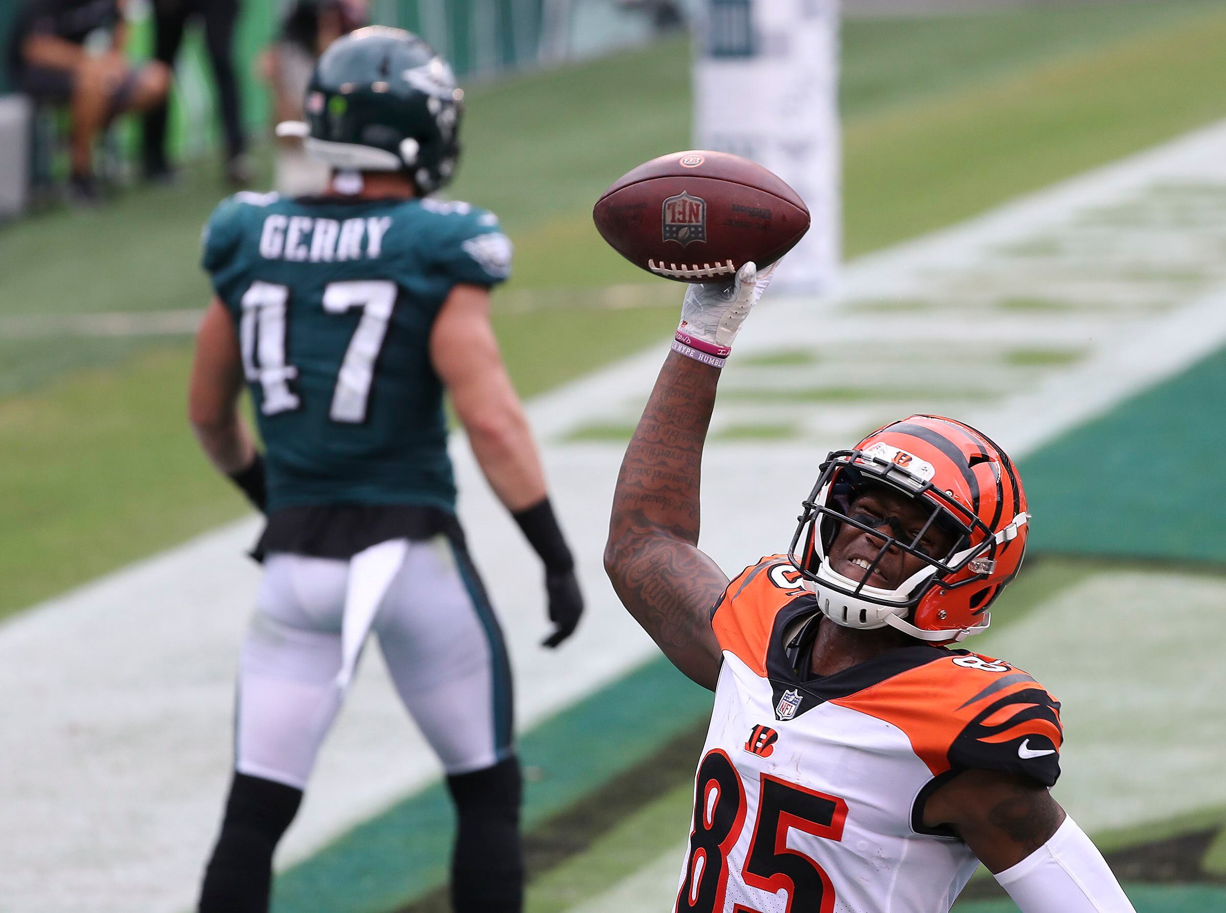 Winless Philadelphia Eagles settle for tie against Bengals