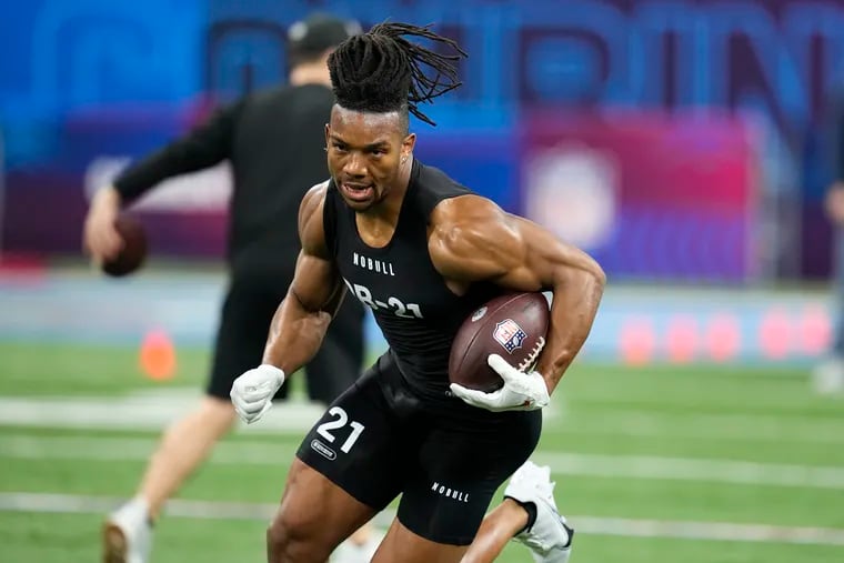 With Bijan Robinson, Eagles should go all-in on the best RB in the NFL draft