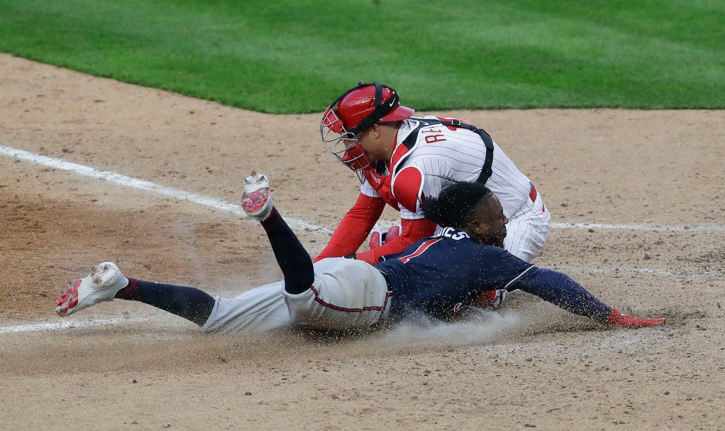 Jean Segura had a hilariously unique way to stop this base hit (Video)