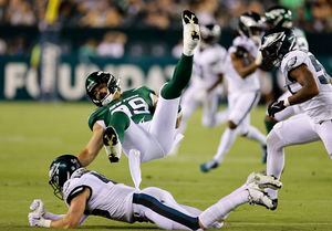 New York Jets outside linebacker Quincy Williams (56) defends against the  Philadelphia Eagles during an NFL football game, Sunday, Dec. 5, 2021, in  East Rutherford, N.J. (AP Photo/Adam Hunger Stock Photo - Alamy