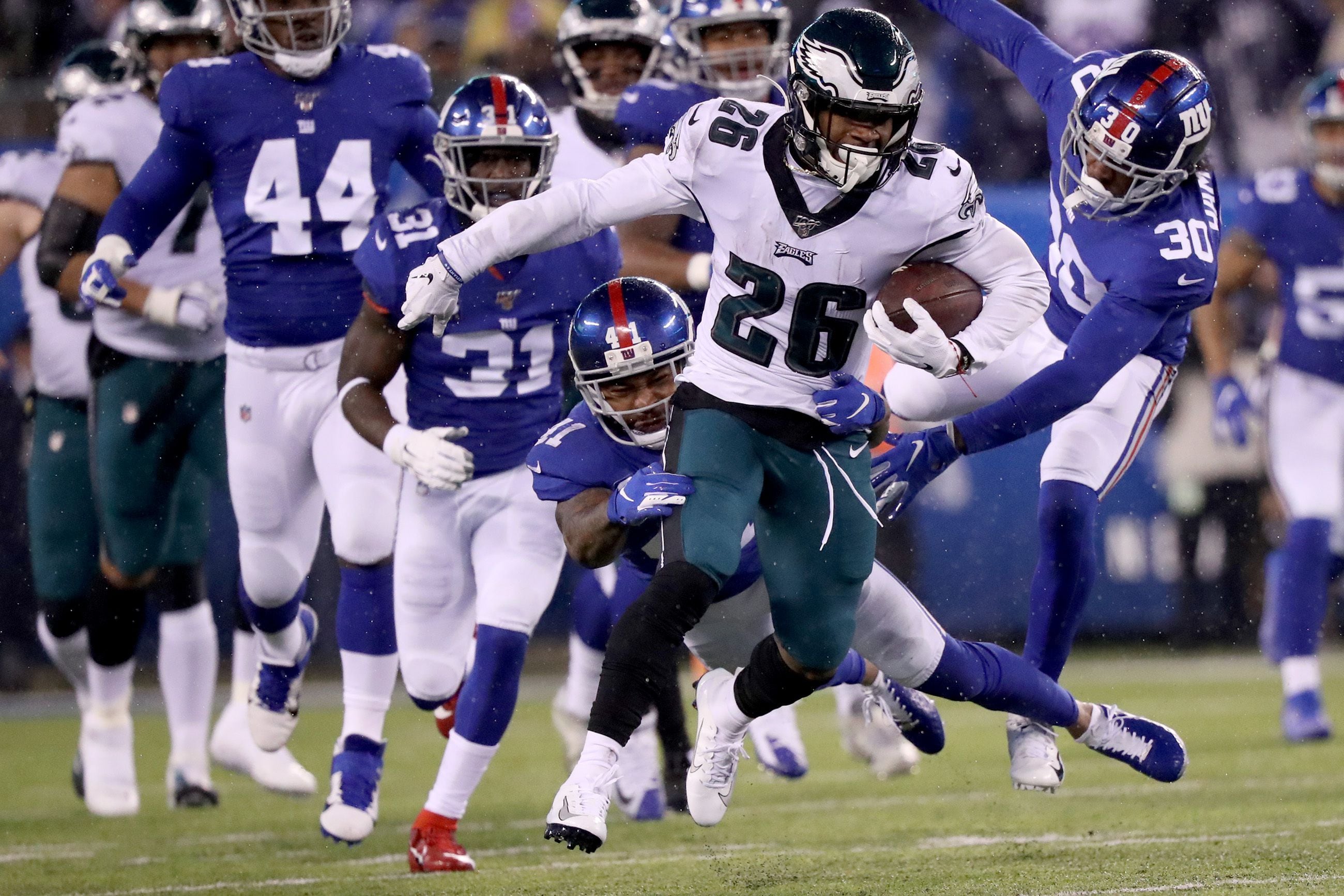 Philadelphia Eagles 34, New York Giants 17: Eagles win NFC East behind  Boston Scott's 3 TDs, Carson Wentz's record-setting day 