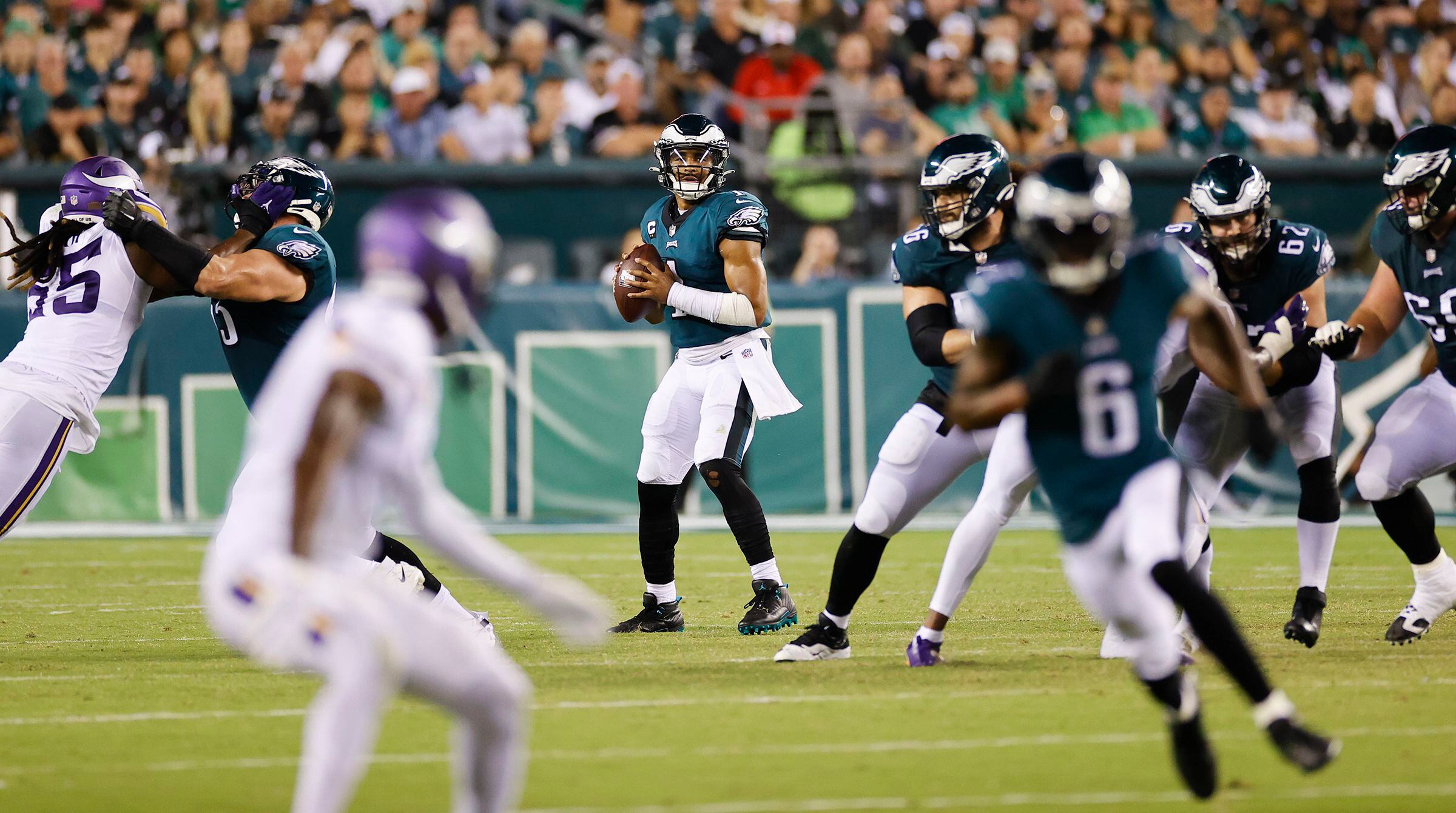 Philadelphia Eagles open as slight favorites over Los Angeles Rams in Week  2 