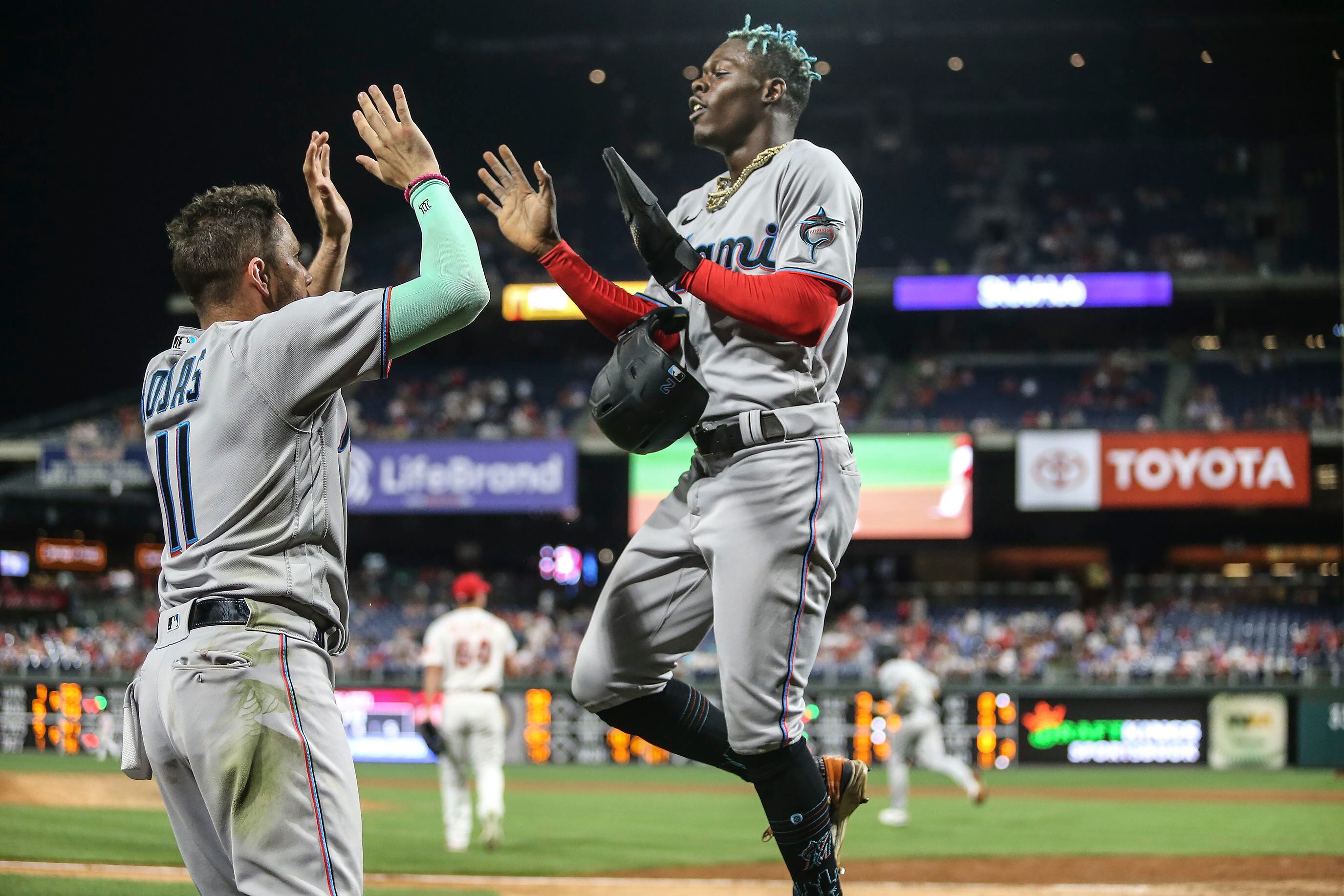 Hoskins' RBI in 9th rallies Phillies past Marlins 3-2 – Delco Times