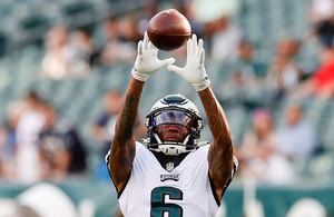 Philadelphia, PA, USA. 19th Aug, 2021. Philadelphia Eagles Rookie Wide  receiver DEVONTA SMITH (6) attempts to break away from the defender during  a preseason game between the New England Patriots and the