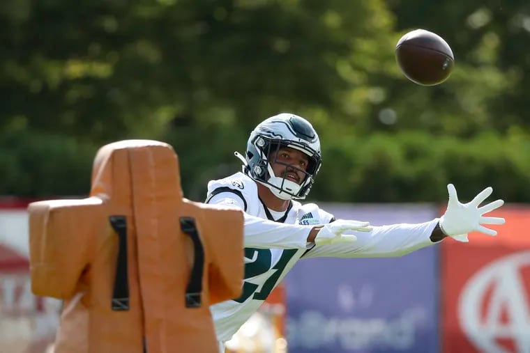 Eagles safety Andre Chachere running a drill during training camp at the NovaCare Complex on Tuesday.