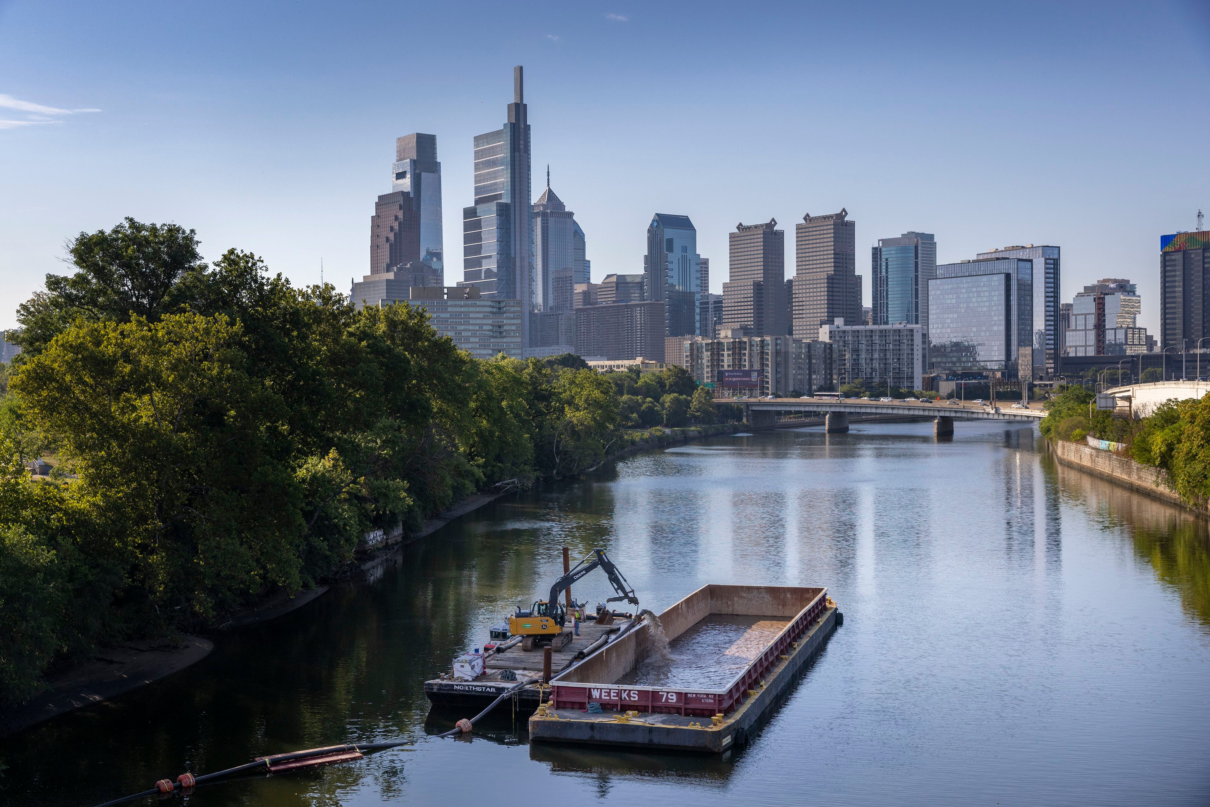 Schuylkill River dredge in front of Boathouse Row begins after delays